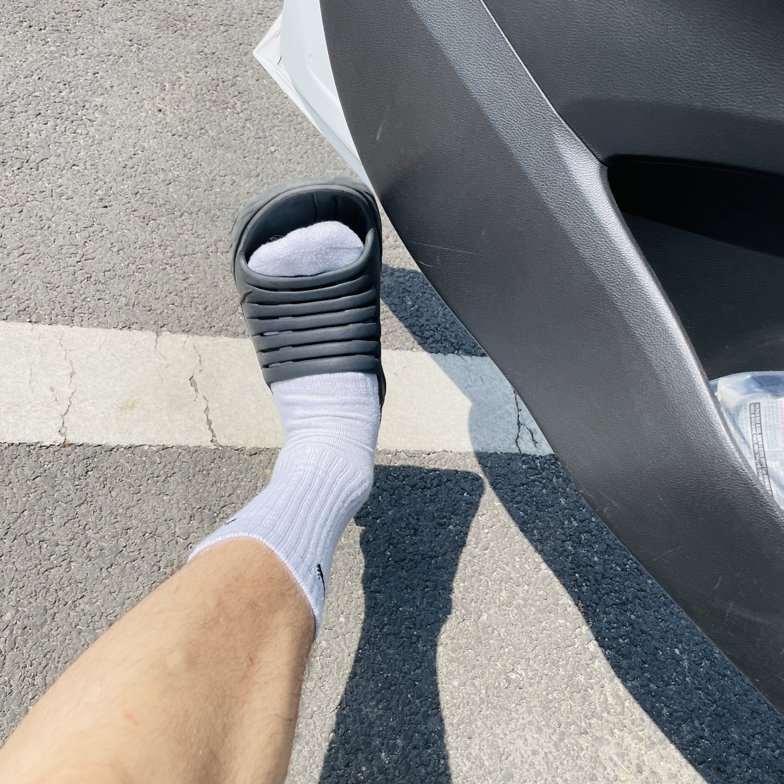 Hoka Ora Recovery Slide Black 착용 스타일