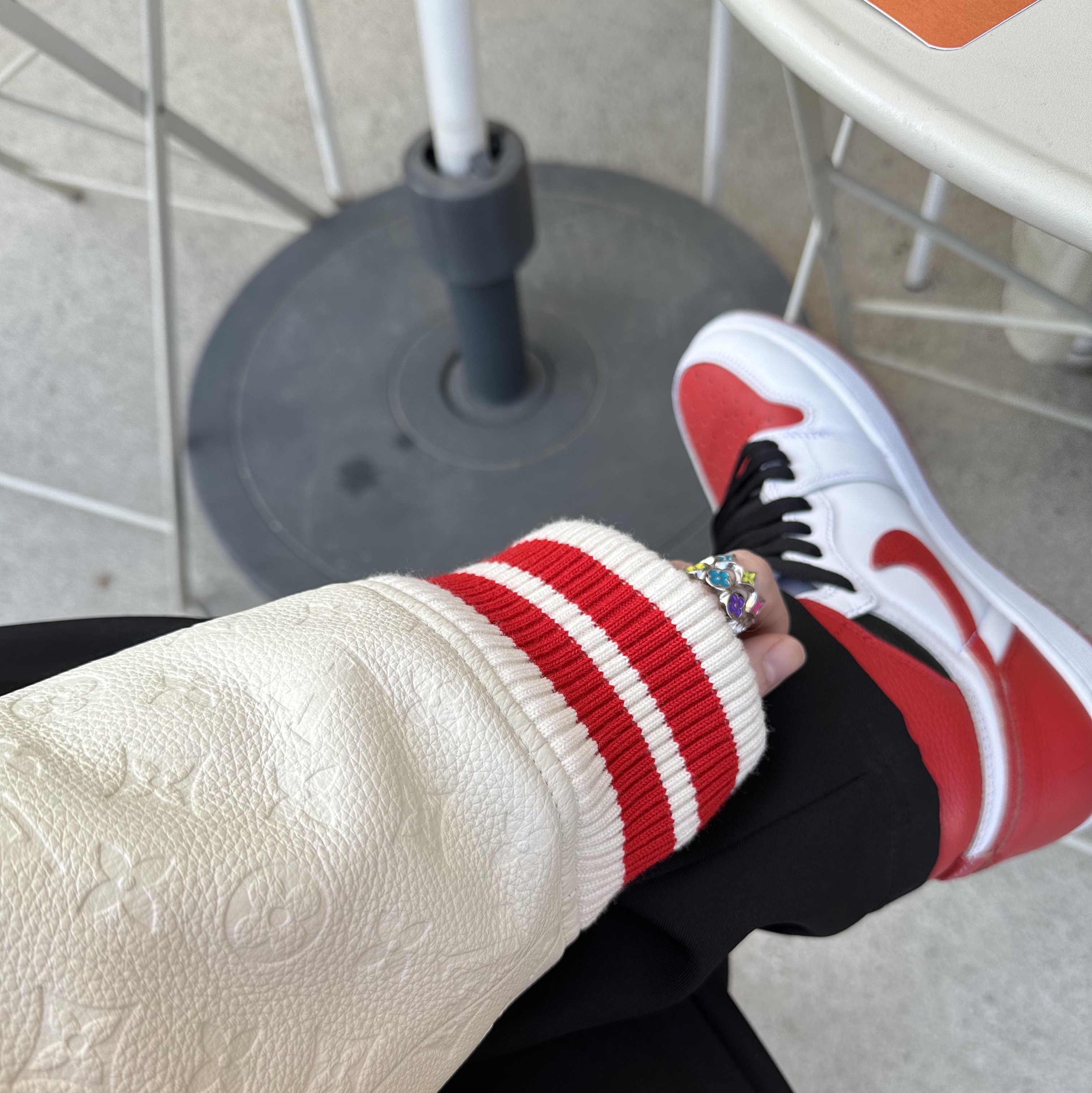 Louis Vuitton x YK Psychedelic Flower Embroidered Varsity Blouson Red, Jordan 1 Retro High OG Heritage 착용 스타일