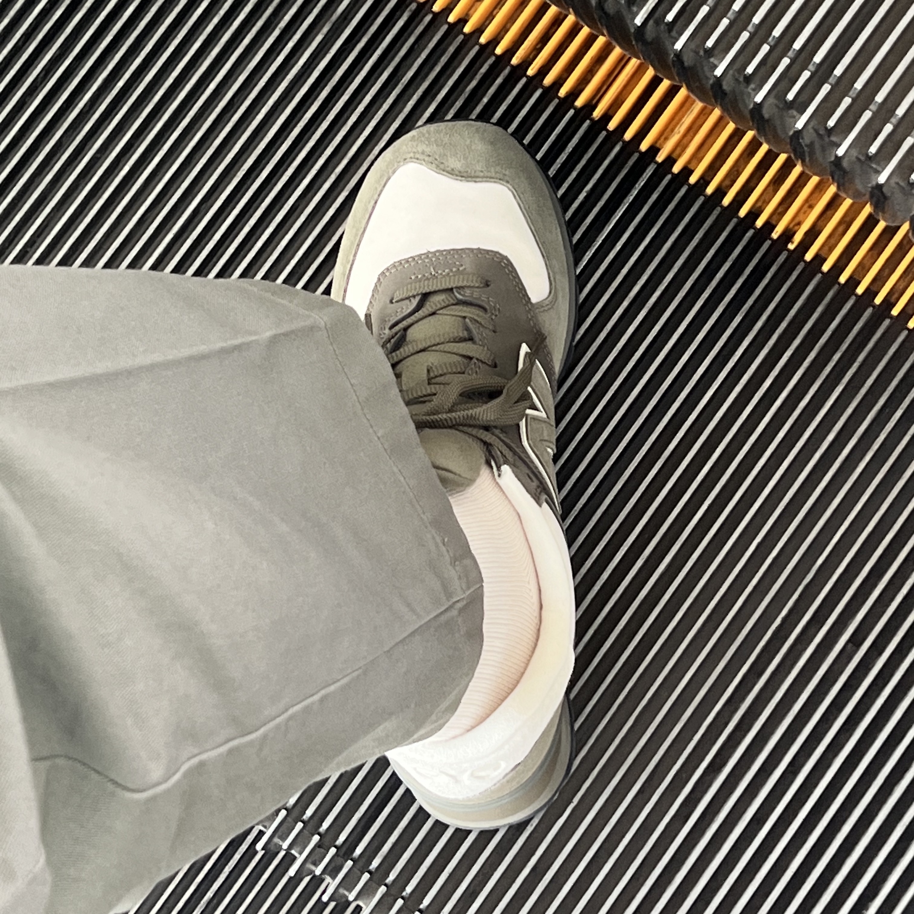 New Balance x Comme des Garcons Junya Watanabe Man 574 Suede Khaki Off White 착용 스타일