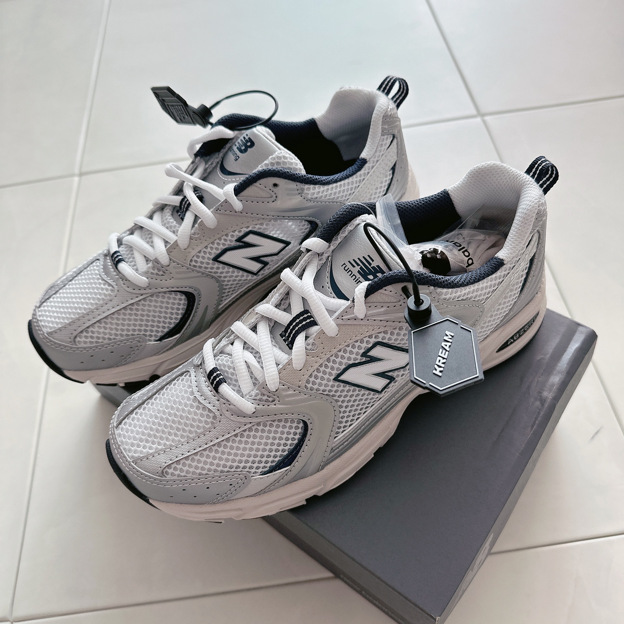 New Balance 530 Steel Grey 착용 스타일