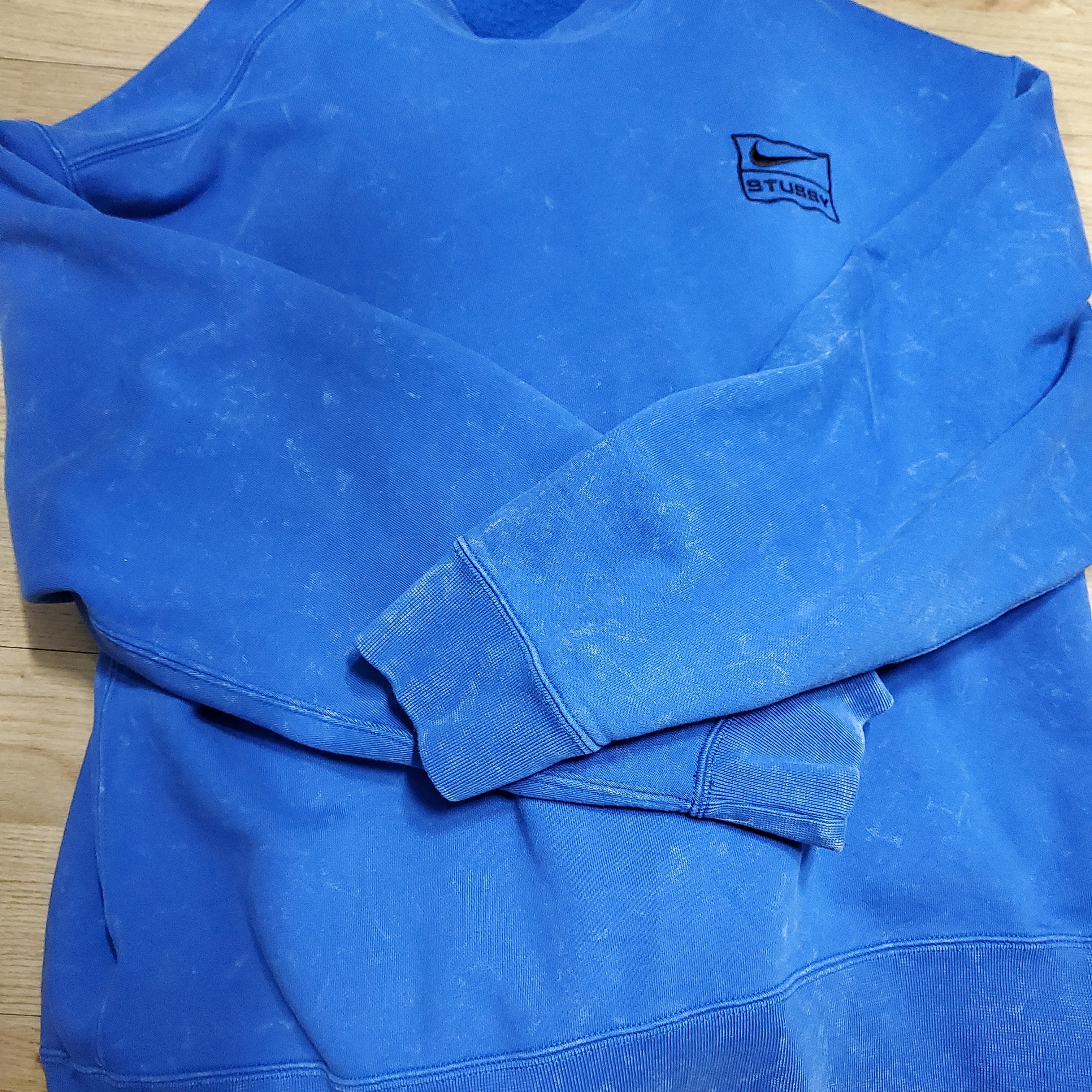 Nike x Stussy NRG Acid Washed Crewneck Game Royal (DR4024-480) 착용 스타일