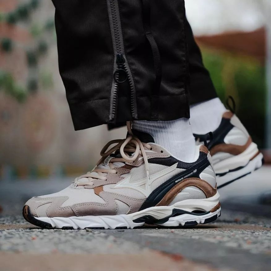 Mizuno Wave Rider 10 Silver Cloud Snow White Tiger's Eye 착용 스타일
