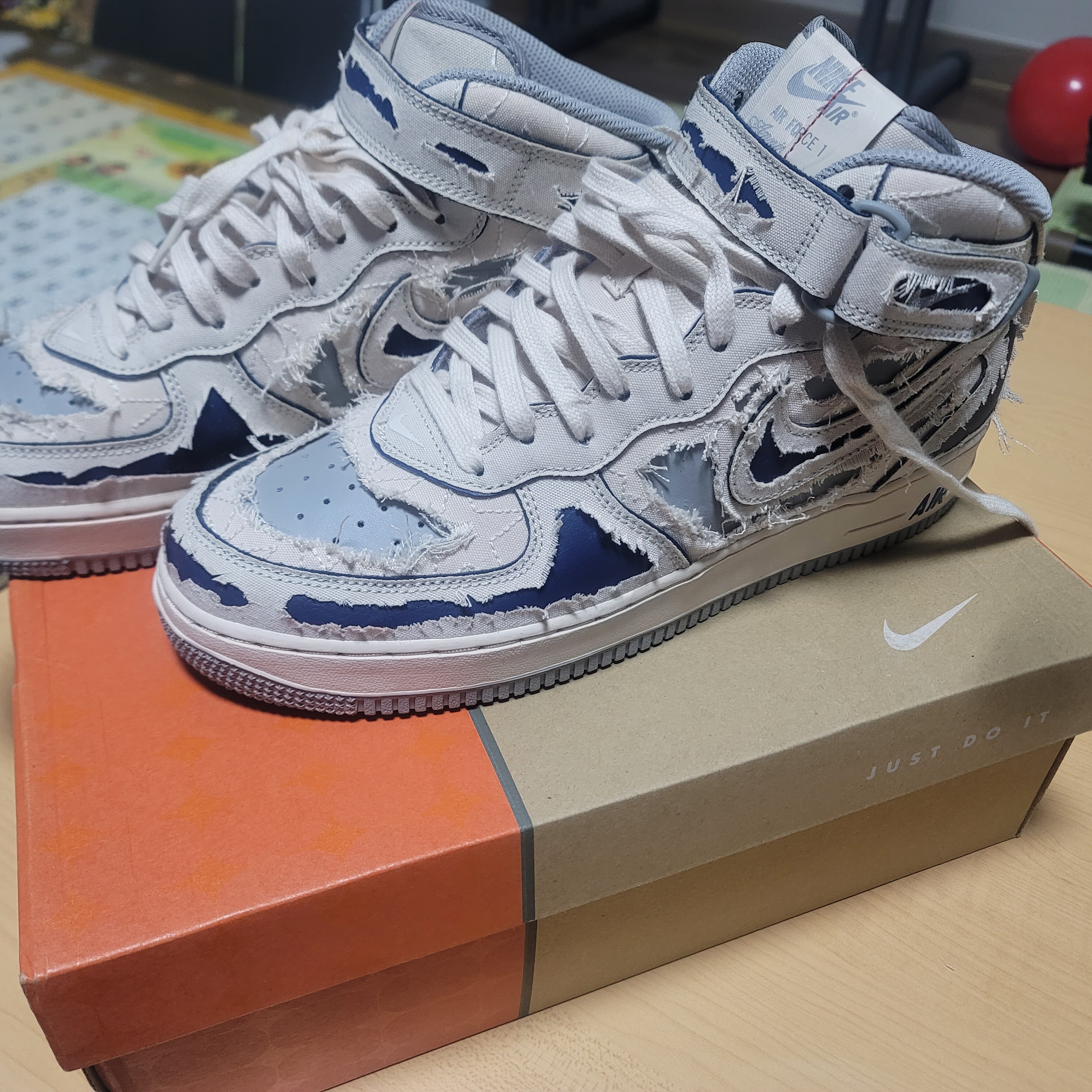 Nike Air Force 1 Mid '07 Pearl White 착용 스타일 - 2
