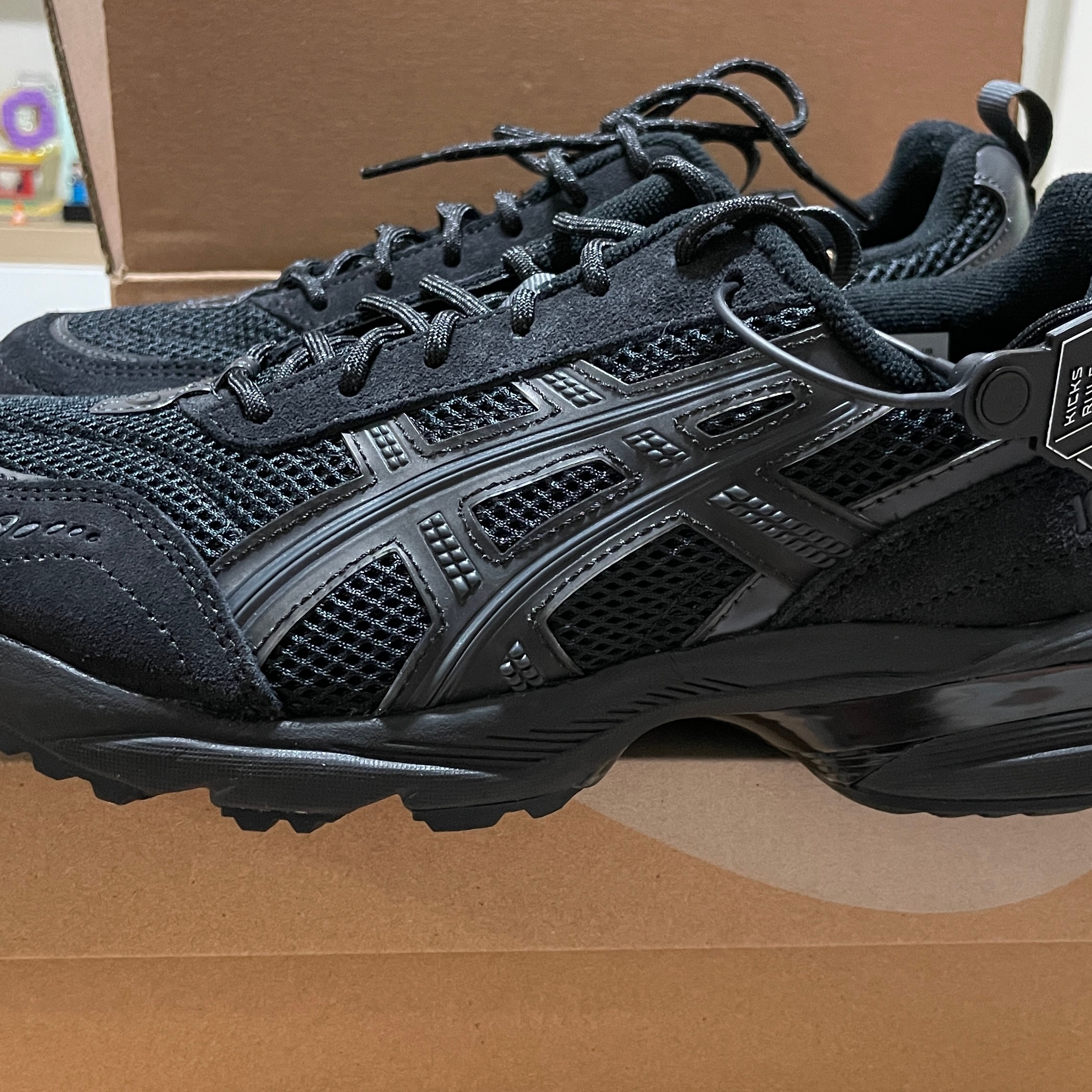 Asics Gel-1090 V2 Black 착용 스타일 - 2