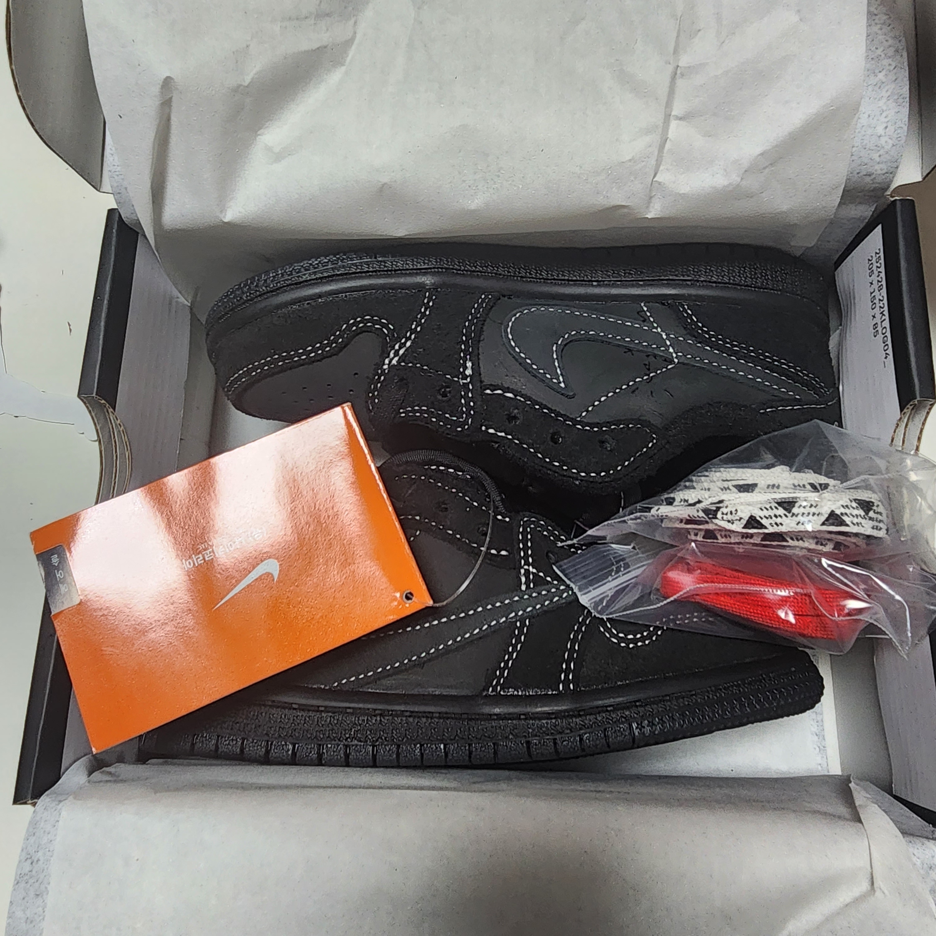 (TD) Jordan 1 x Travis Scott Retro Low OG SP Black Phantom 착용 스타일 - 2