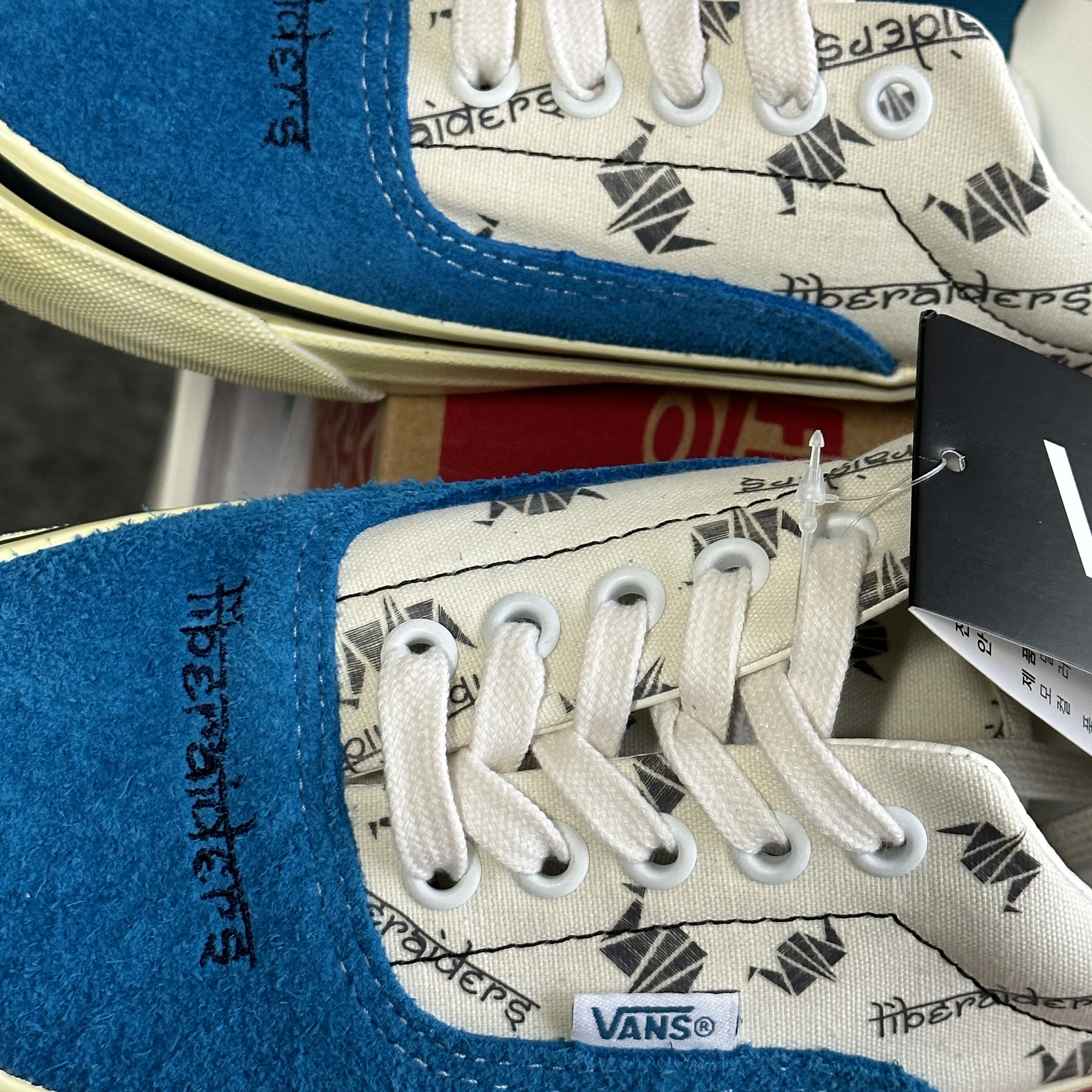 Vans x Liberaiders Era 95 DX True Blue 착용 스타일 - 2