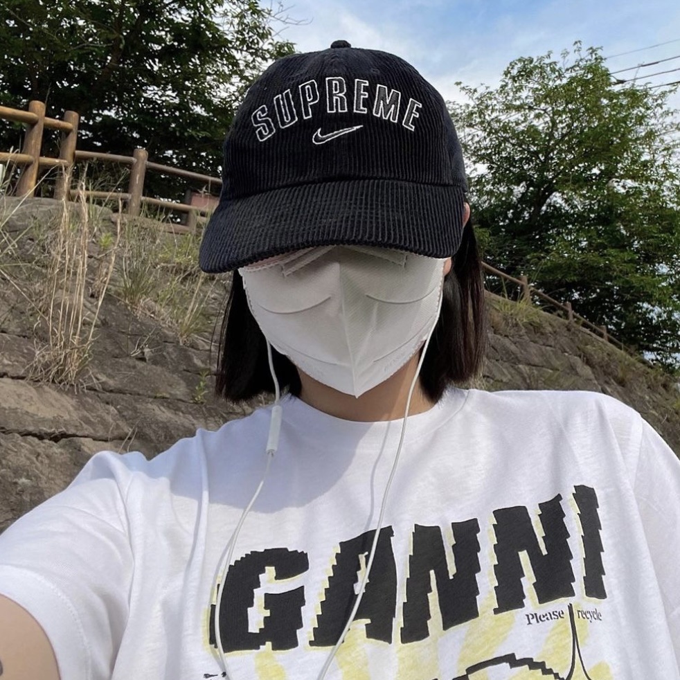 Supreme x Nike Arc Corduroy 6-Panel Black - 22SS, (W) Ganni Love Club T-Shirt Bright White Yellow 착용 스타일