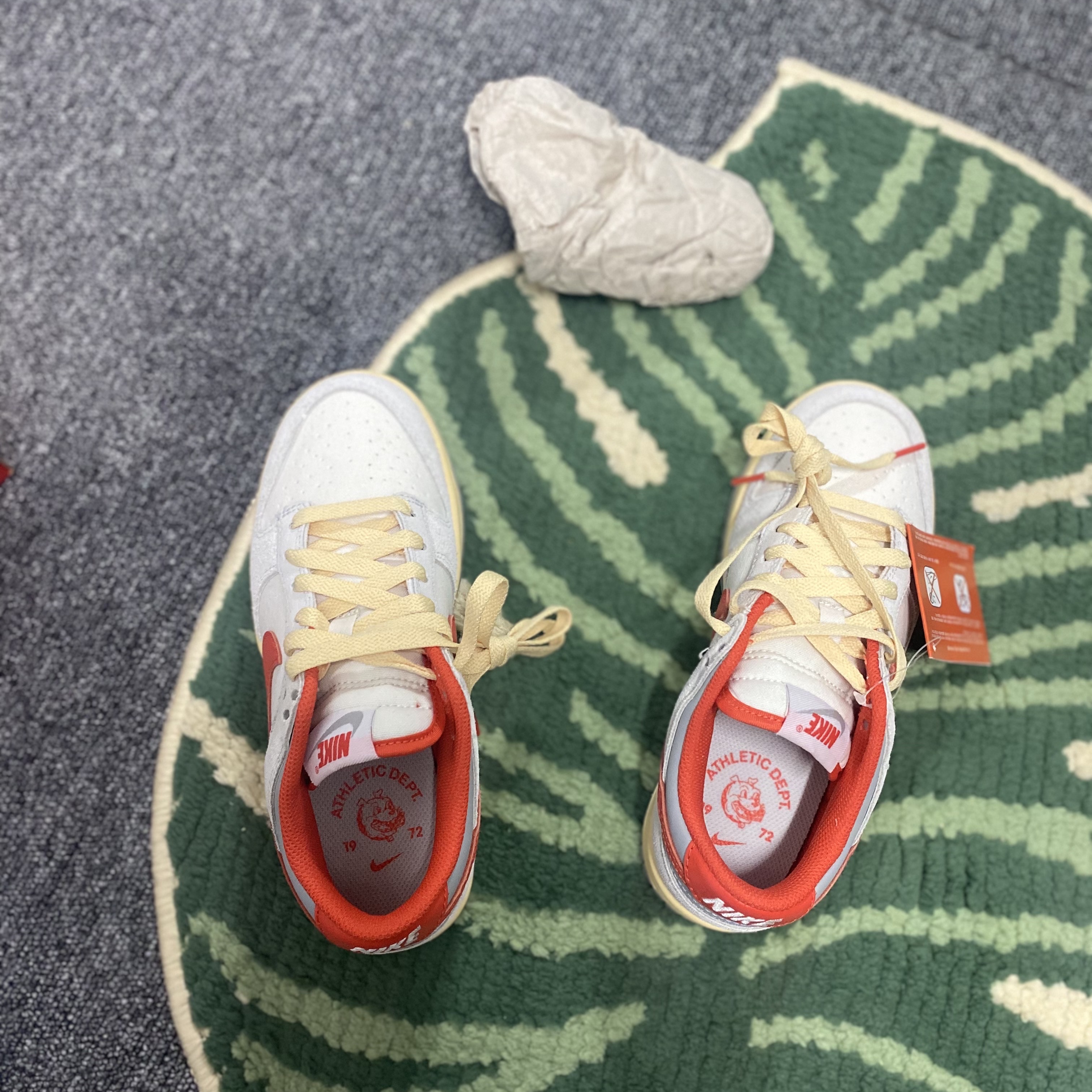 Nike Dunk Low Sail Picante Red 착용 스타일 - 4