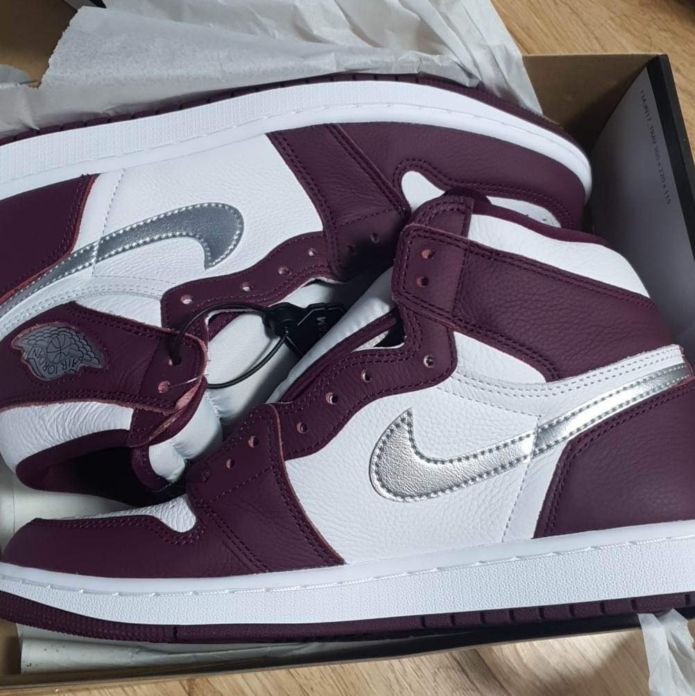 Jordan 1 Retro High OG Bordeaux 착용 스타일