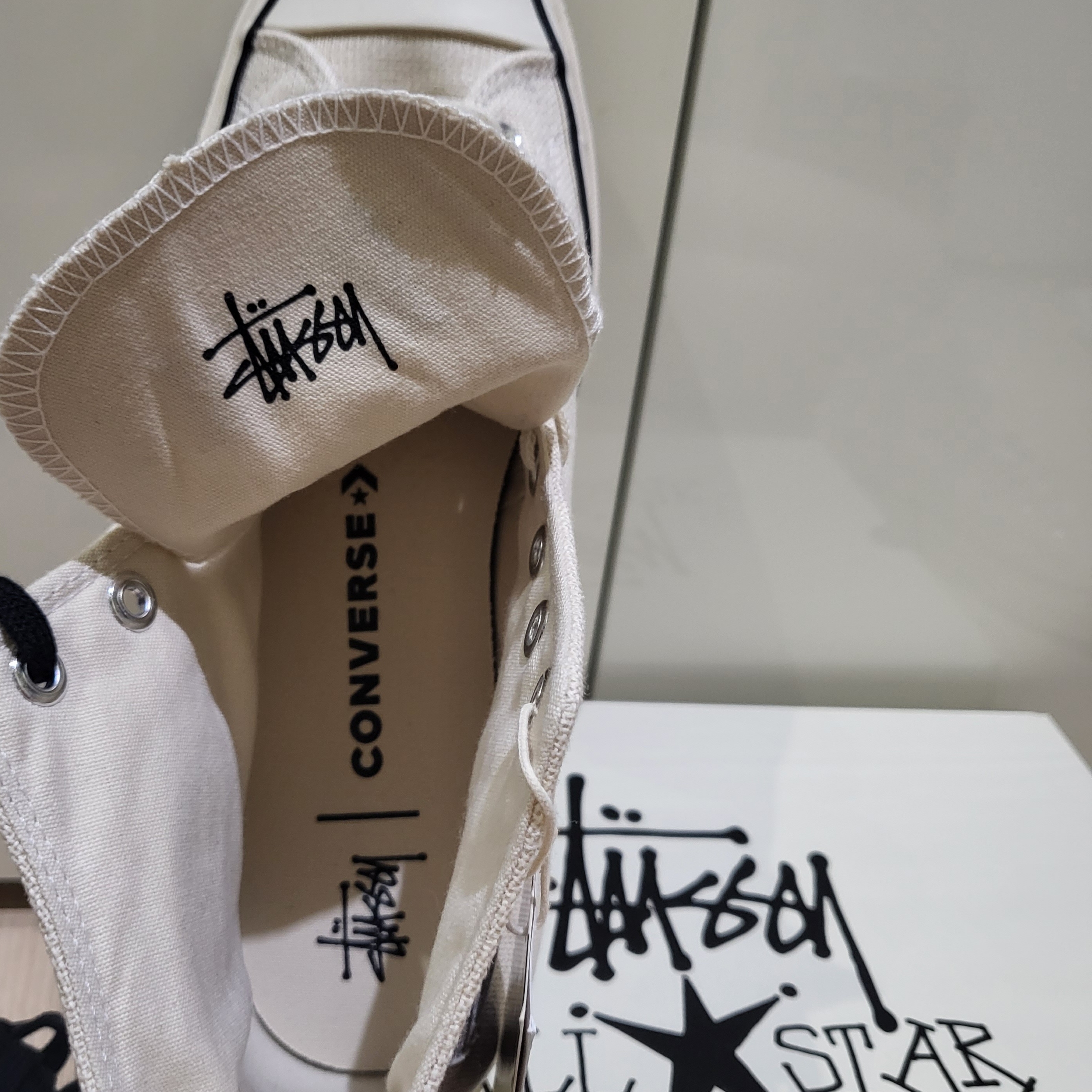 Converse x Stussy Chuck 70 High Natural Ivory 착용 스타일 - 1