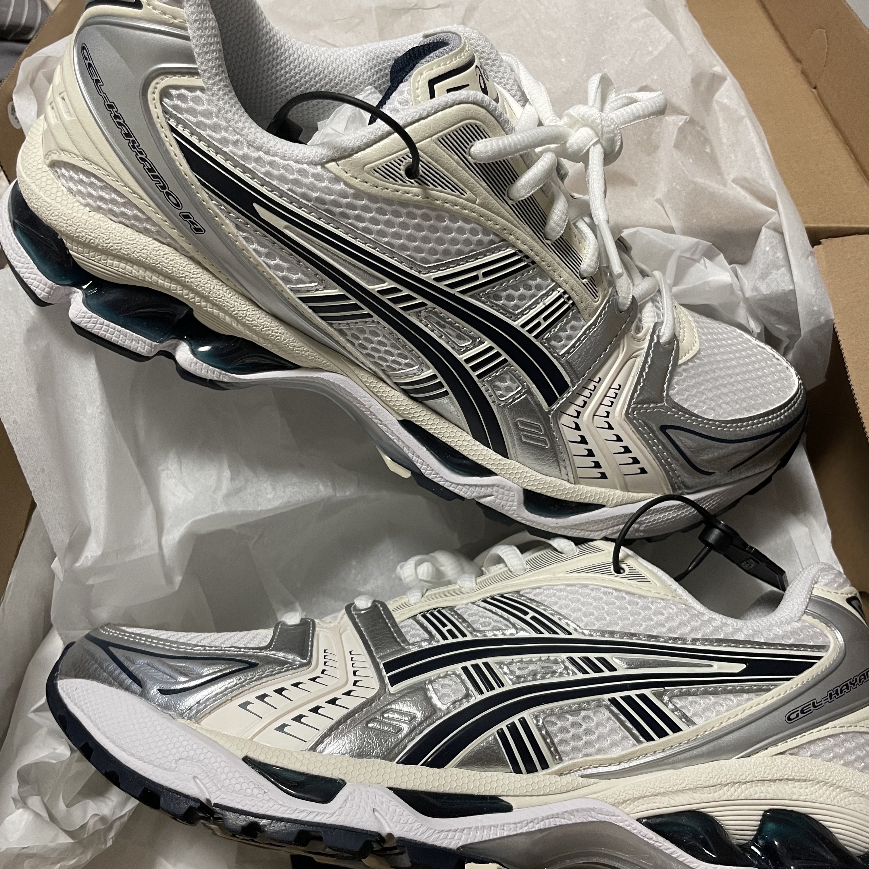 (W) Asics Gel-Kayano 14 White Midnight 착용 스타일