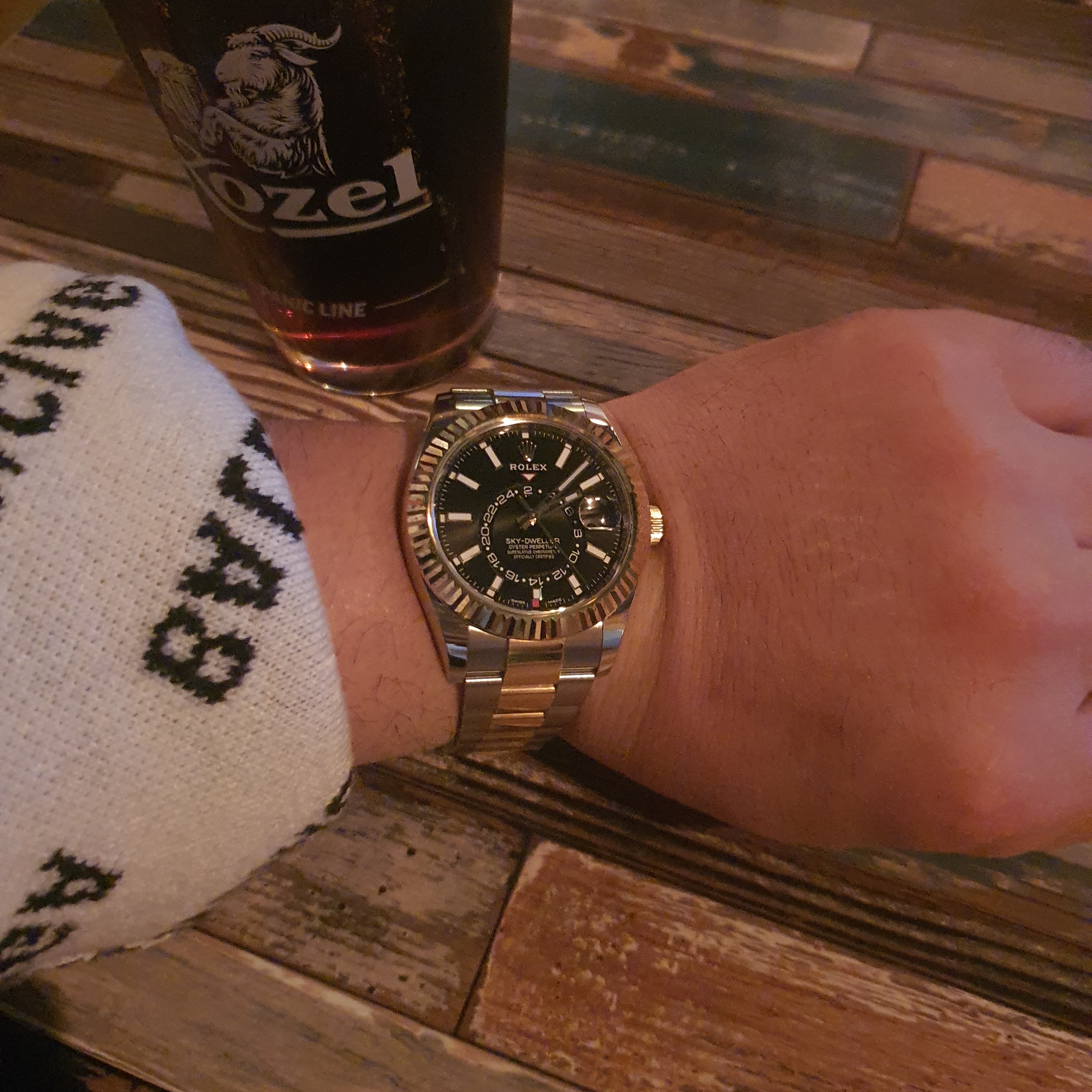 Rolex Sky-Dweller 42mm 326933 Bright Black Oyster 착용 스타일