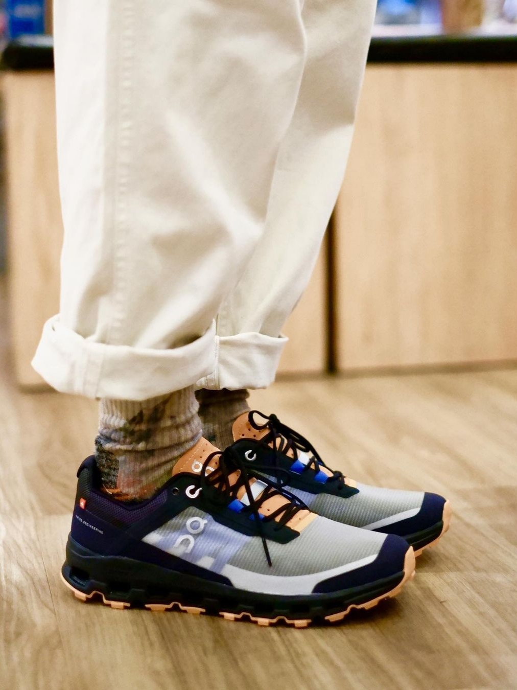 On Running Women Cloud Vista Midnight Copper 착용 스타일