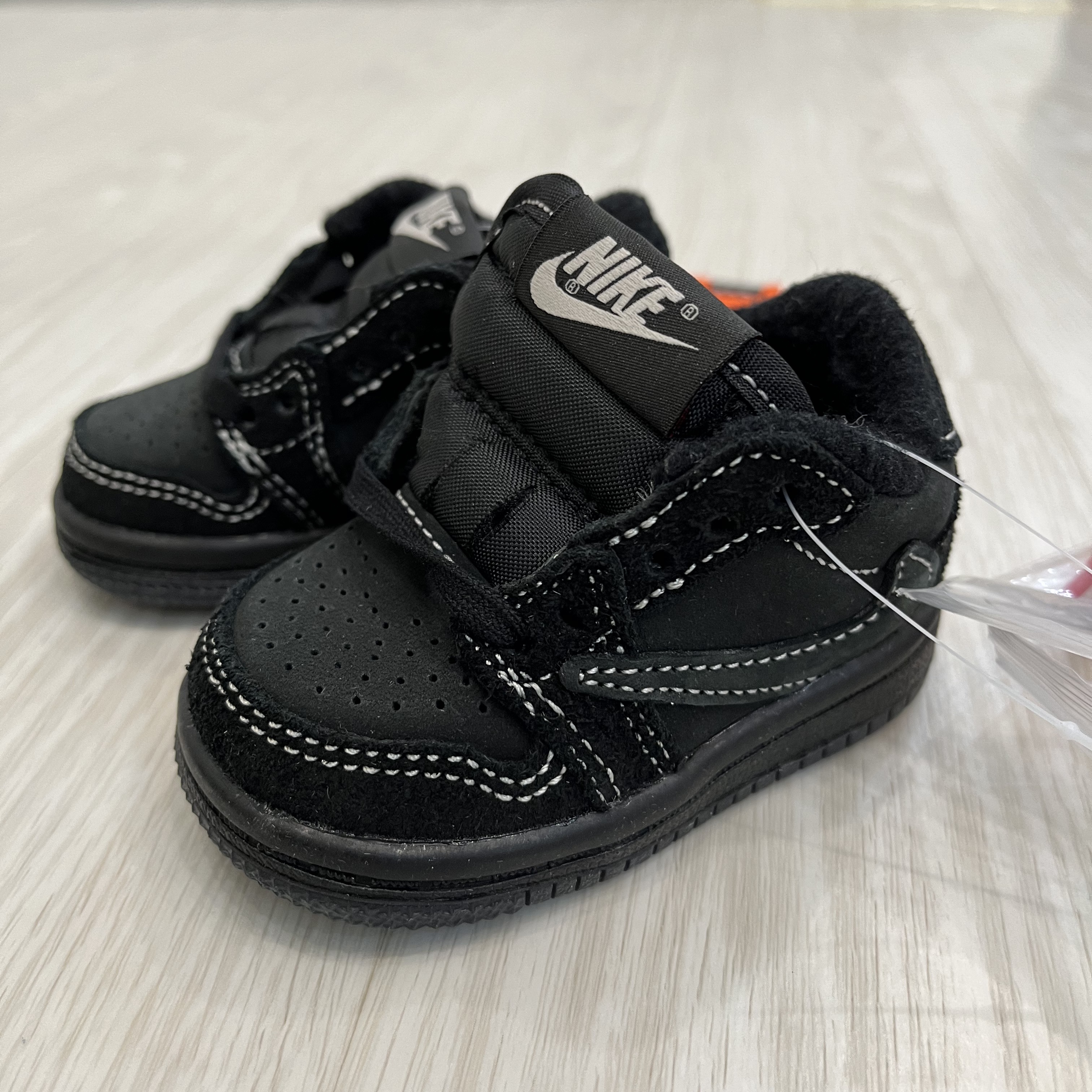 (TD) Jordan 1 x Travis Scott Retro Low OG SP Black Phantom 착용 스타일 - 4