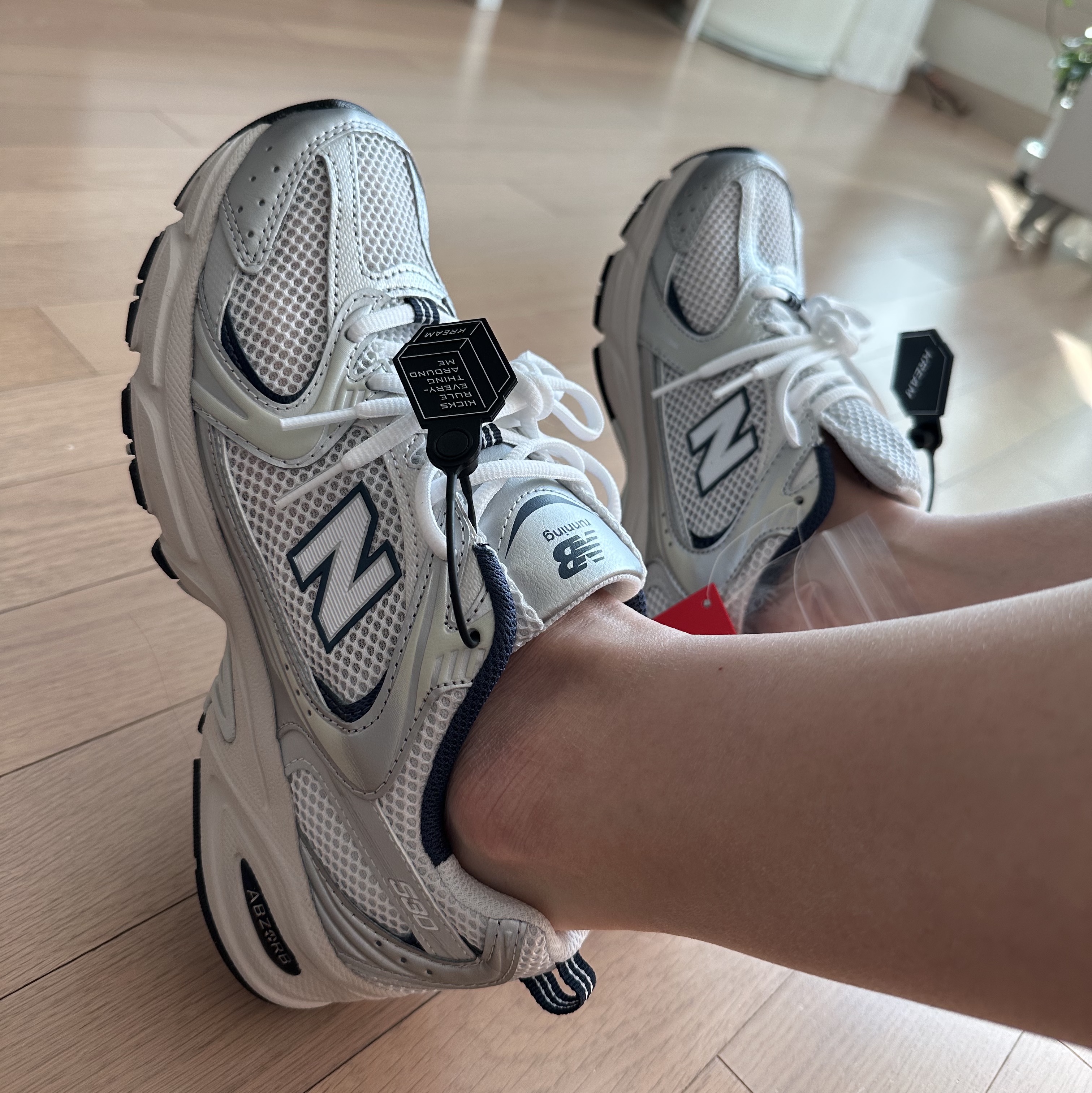 New Balance 530 Steel Grey 착용 스타일
