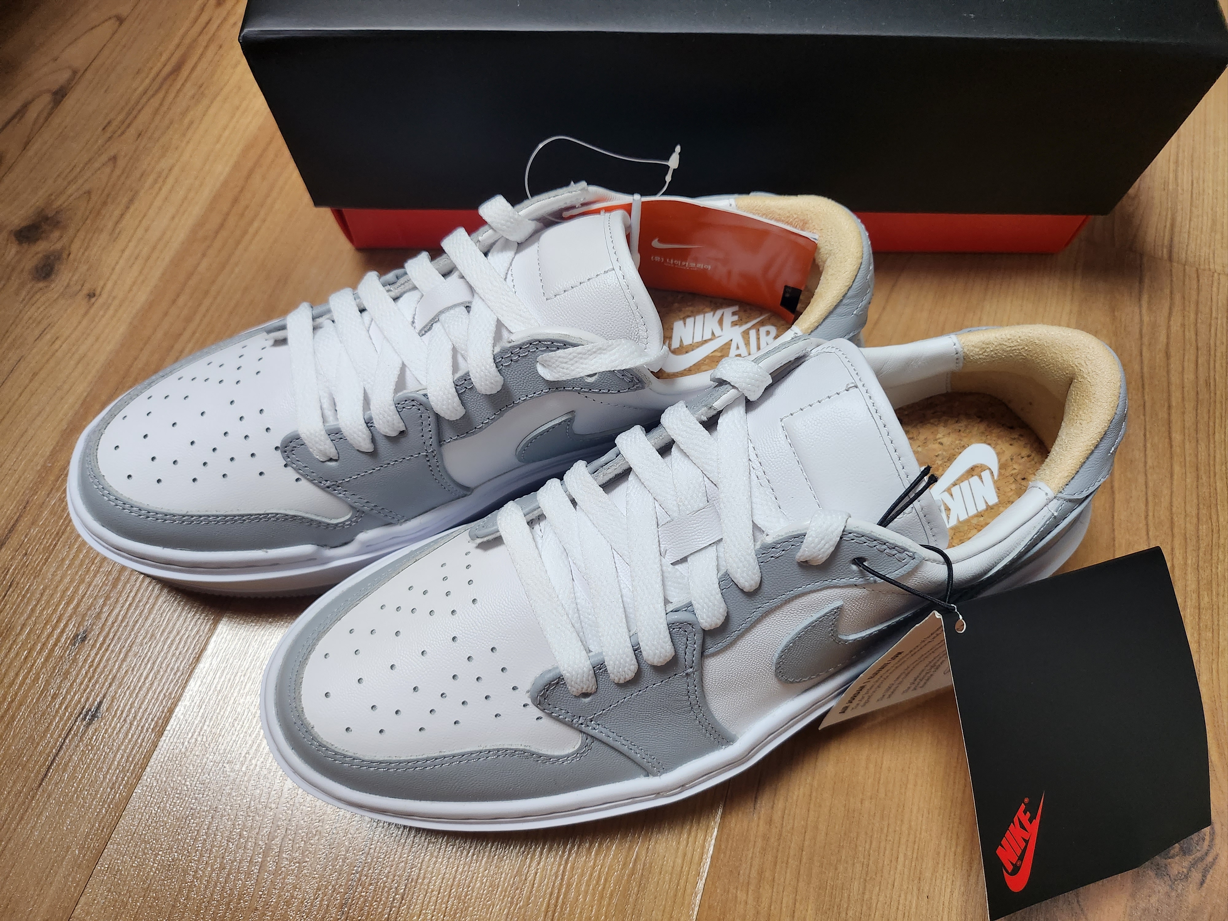 (W) Jordan 1 Elevate Low White and Wolf Grey 착용 스타일 - 1