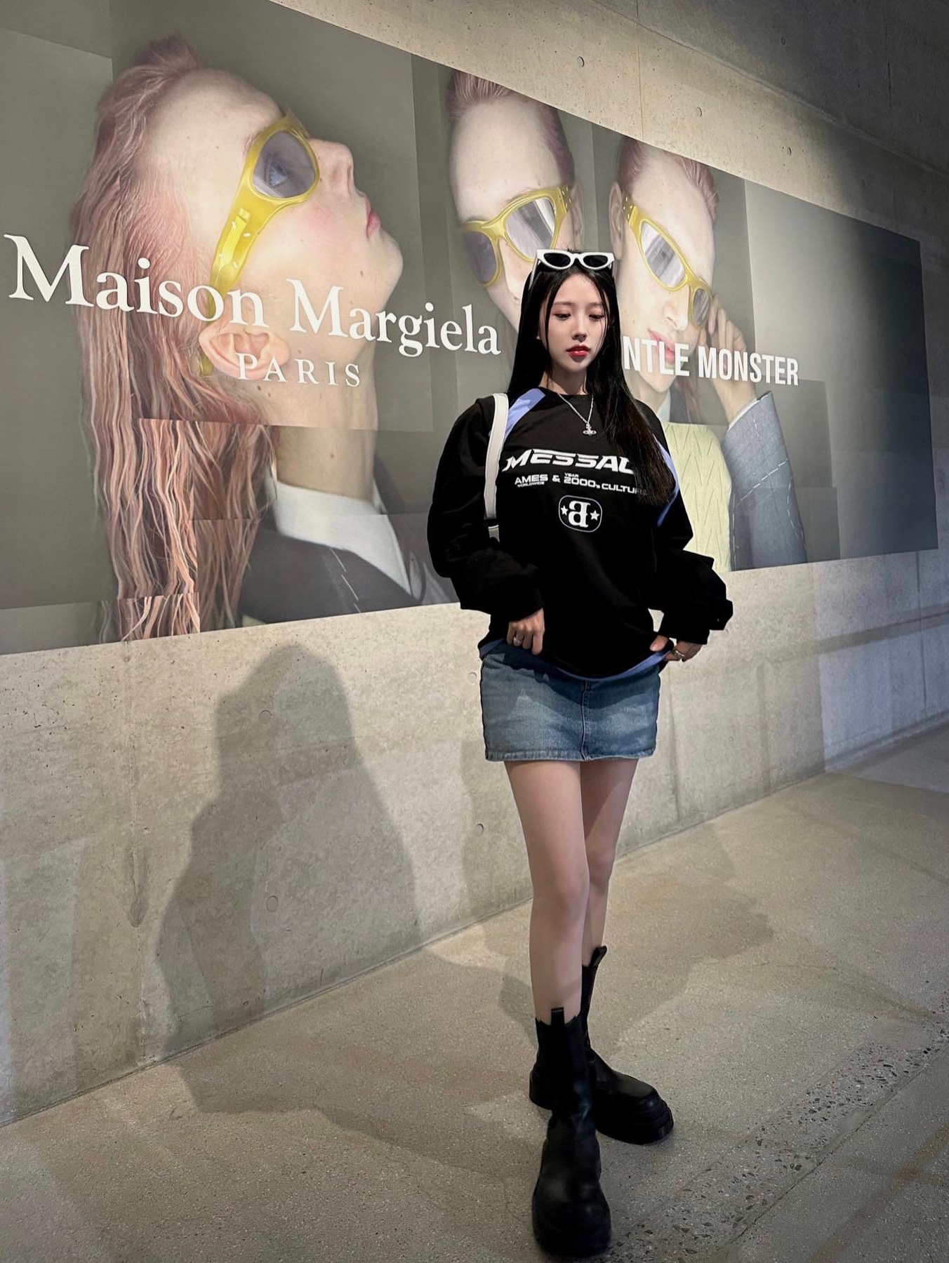 Diesel 1DR Shoulder Bag in Nappa Leather White, (W) Bottega Veneta Lug Chelsea Boots Black 착용 스타일 - 3