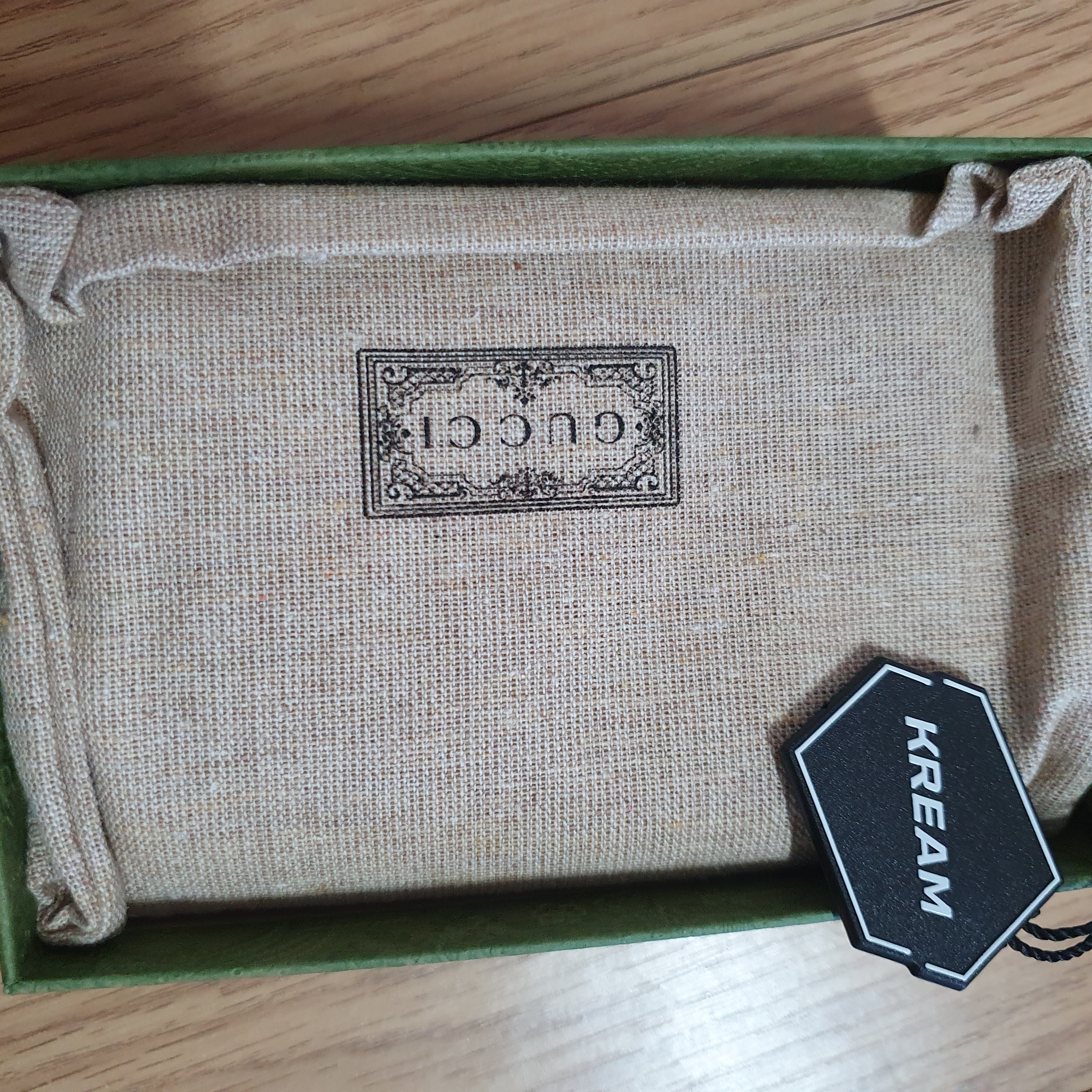 Gucci GG Marmont Leather Card Case Wallet Black 착용 스타일 - 2