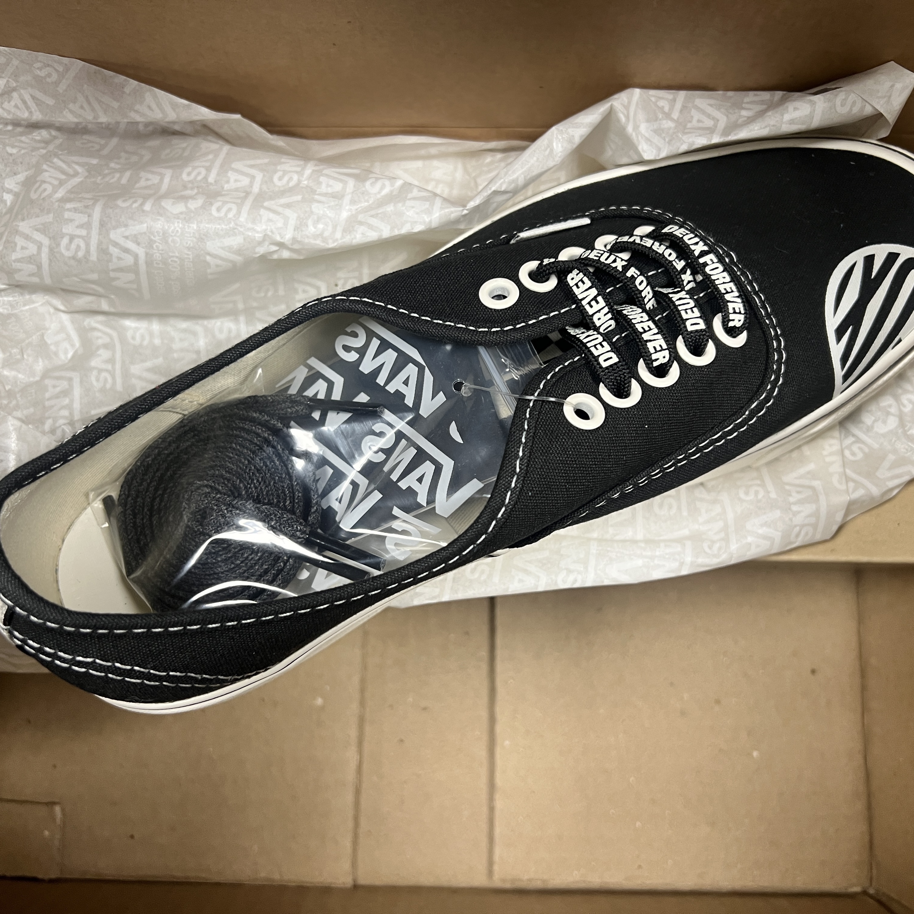 Vans x Deux Authentic 44 DX Black 착용 스타일 - 4