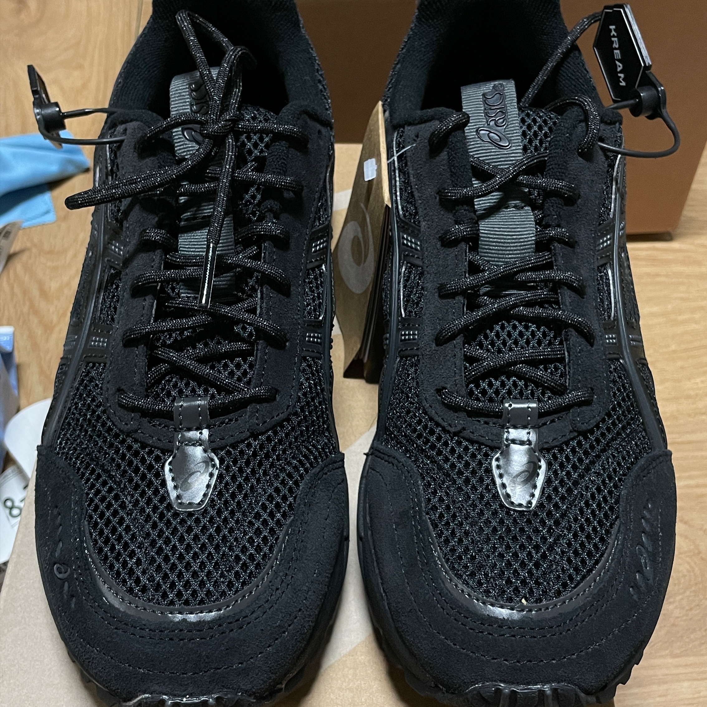 Asics Gel-1090 V2 Black 착용 스타일 - 3