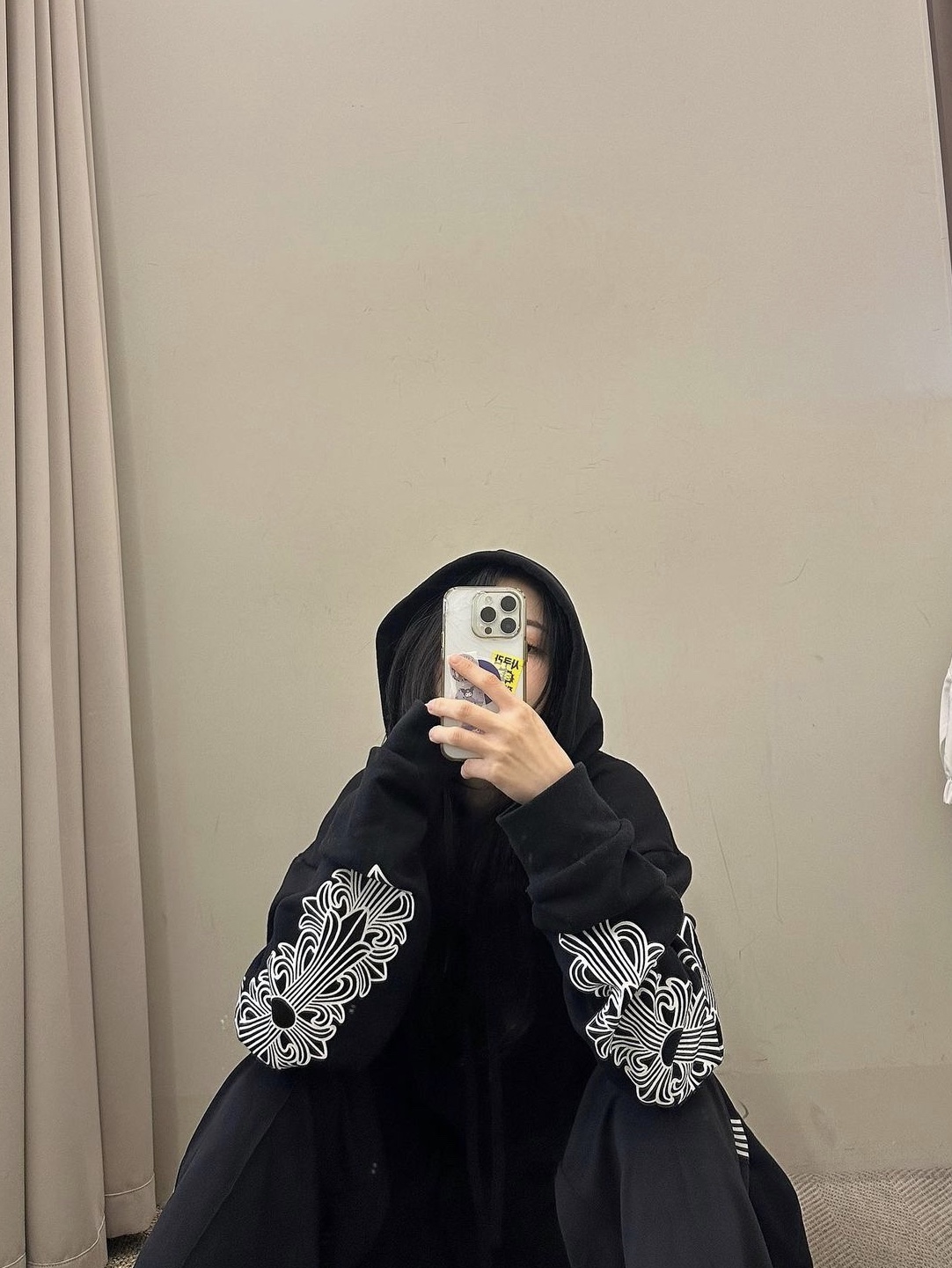 Chrome Hearts Horseshoe Floral Hoodie Black 착용 스타일 - 3