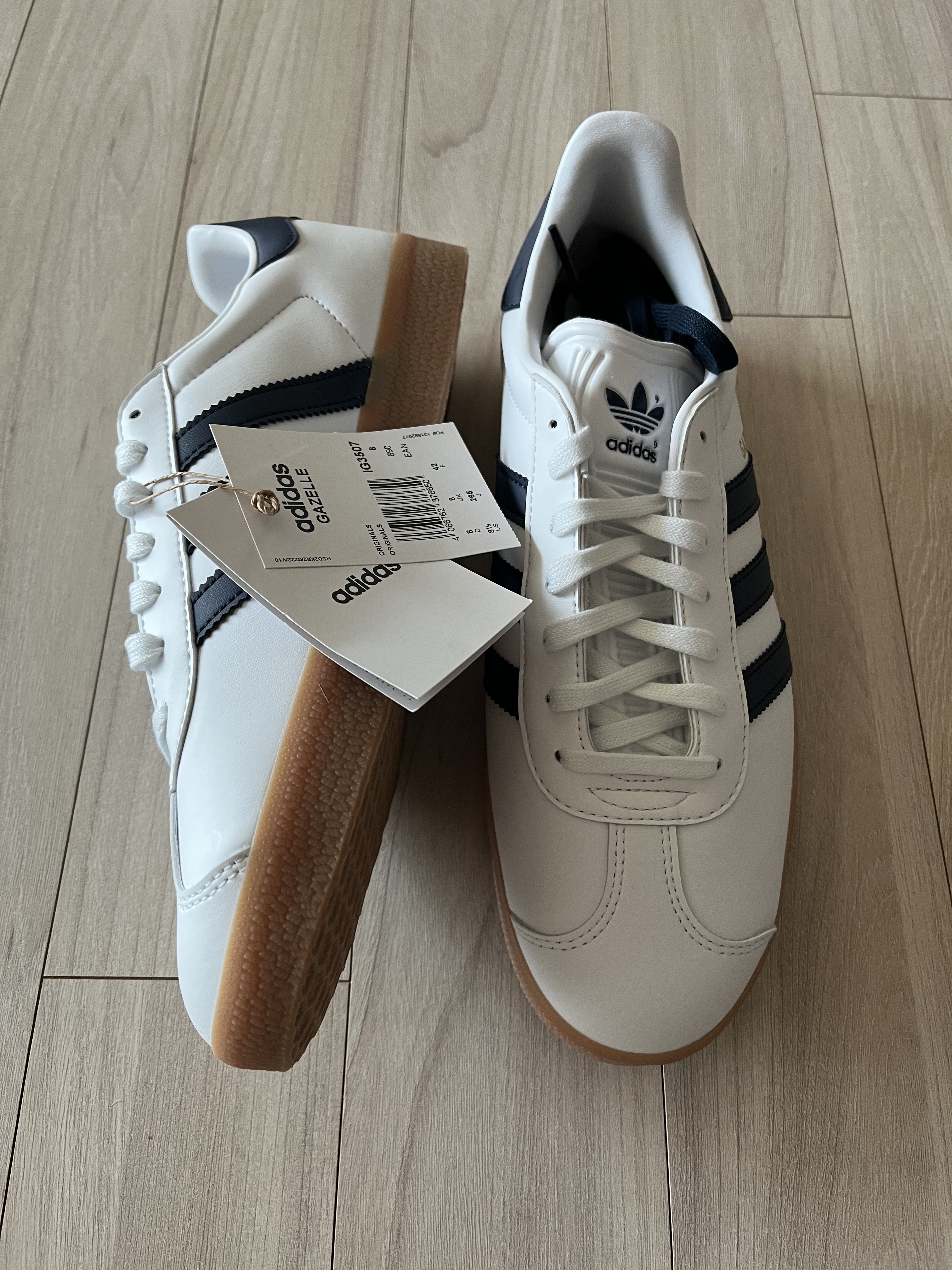 Adidas Gazelle White Collegiate Navy 착용 스타일 - 2