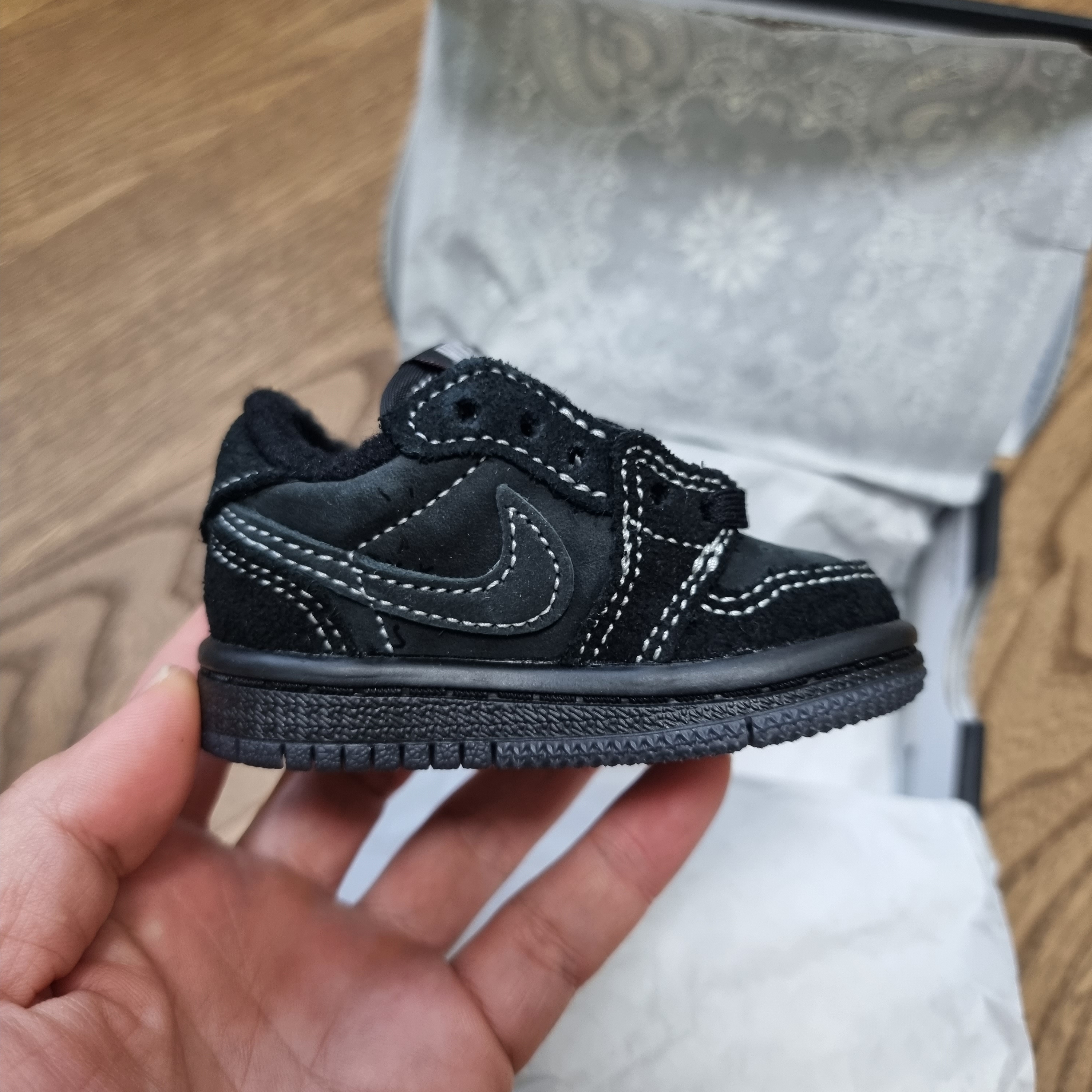 (TD) Jordan 1 x Travis Scott Retro Low OG SP Black Phantom 착용 스타일 - 2