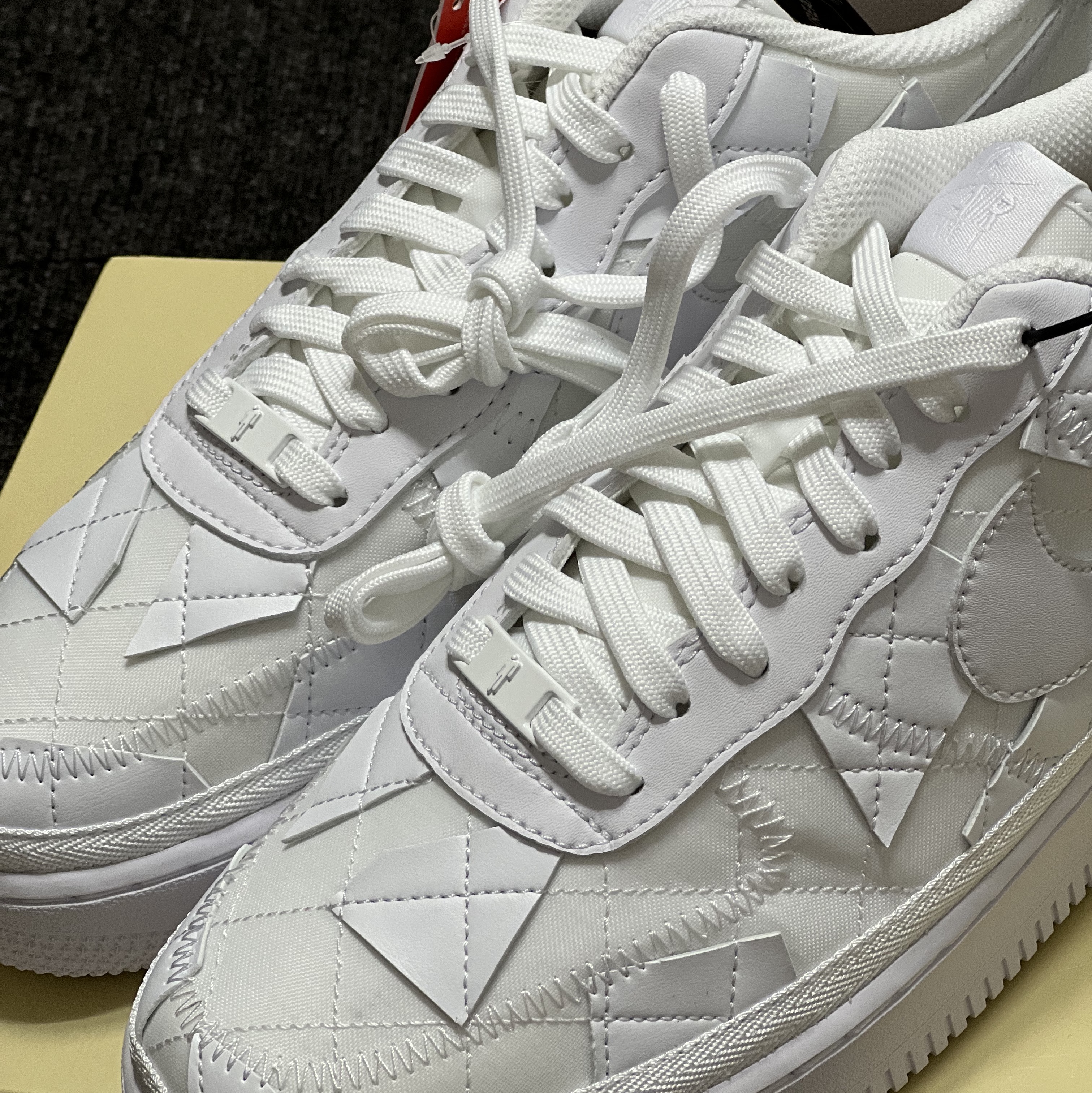 Nike x Billie Eilish Air Force 1 Low SP Triple White 착용 스타일 - 1