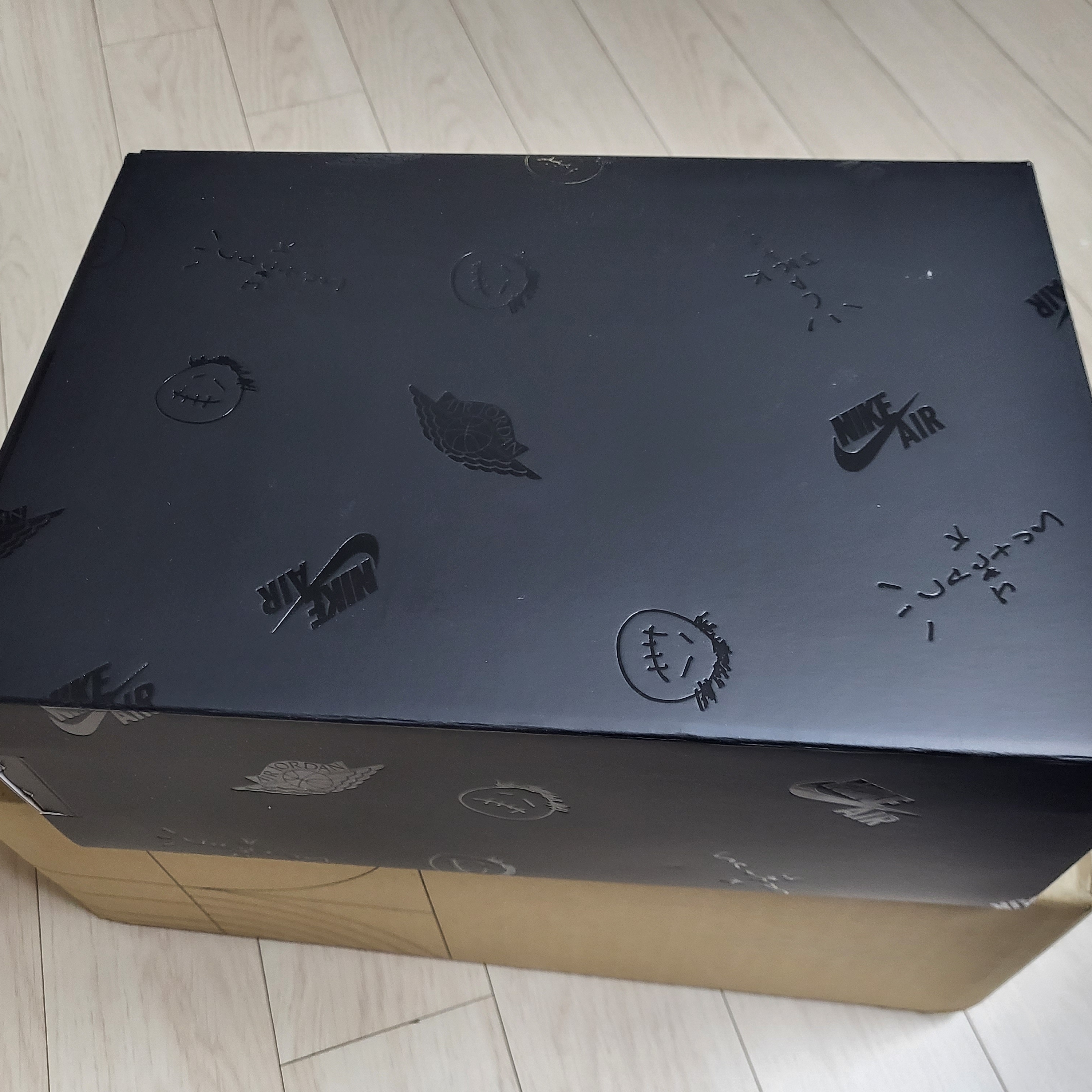 Jordan 1 x Travis Scott Retro Low OG SP Black Phantom 착용 스타일 - 5