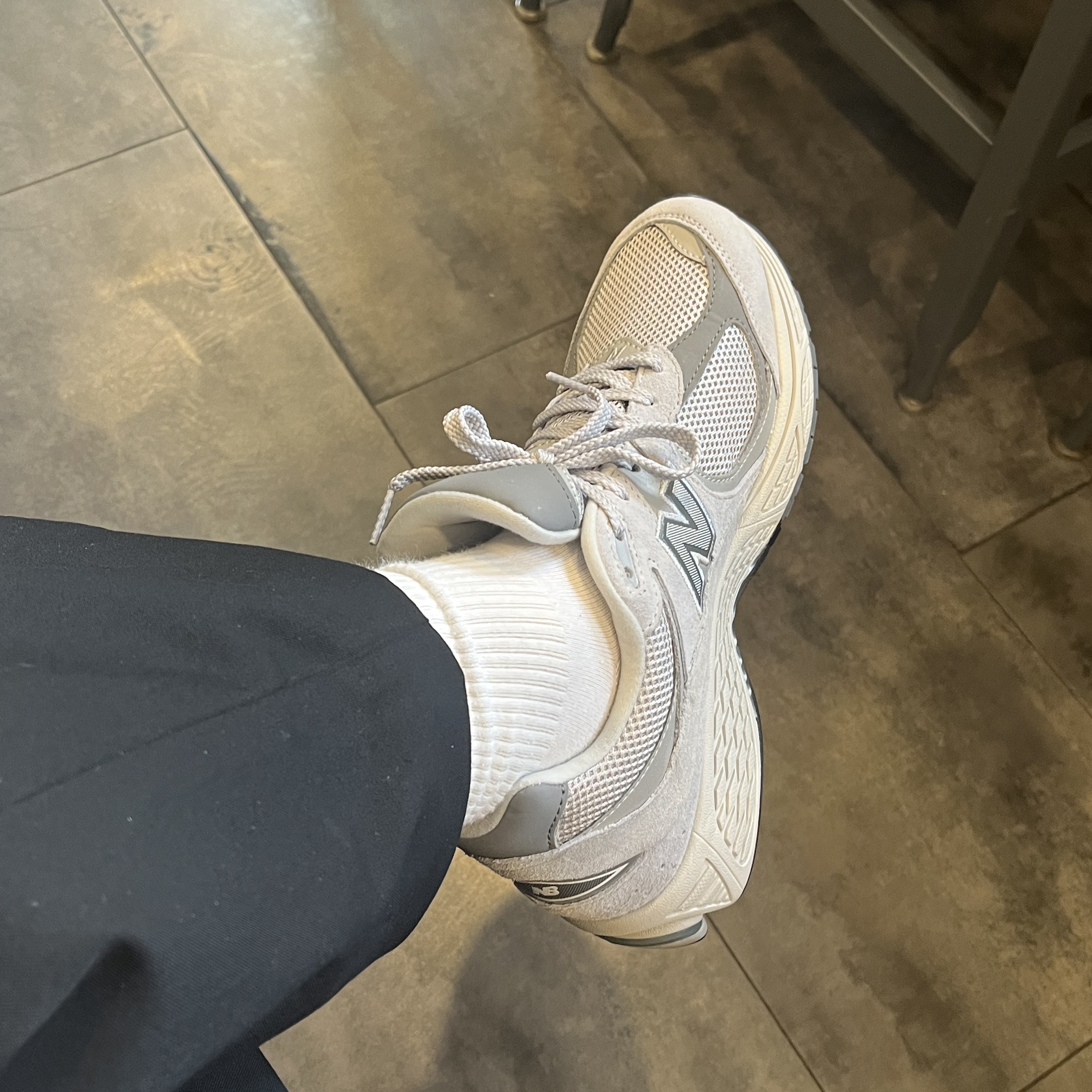 New Balance 2002R T2 Gray 착용 스타일