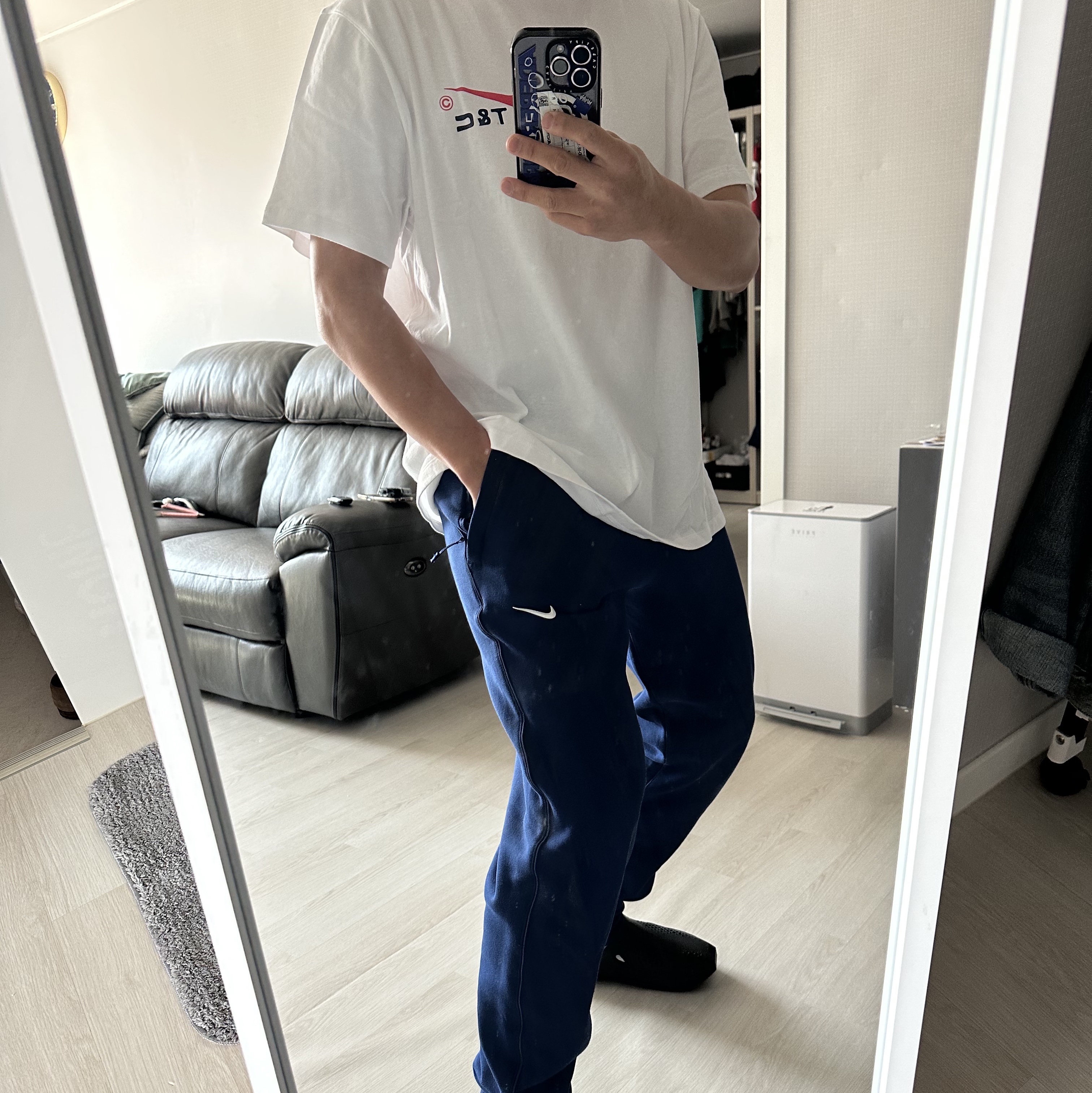 Nike x Drake Nocta x Cactus Plant Flea Market Souvenir Cactus T-Shirt White (DR2630-100), Nike x Drake Nocta Cardinal Stock Essential Fleece Pants Navy - US/EU 착용 스타일 - 2
