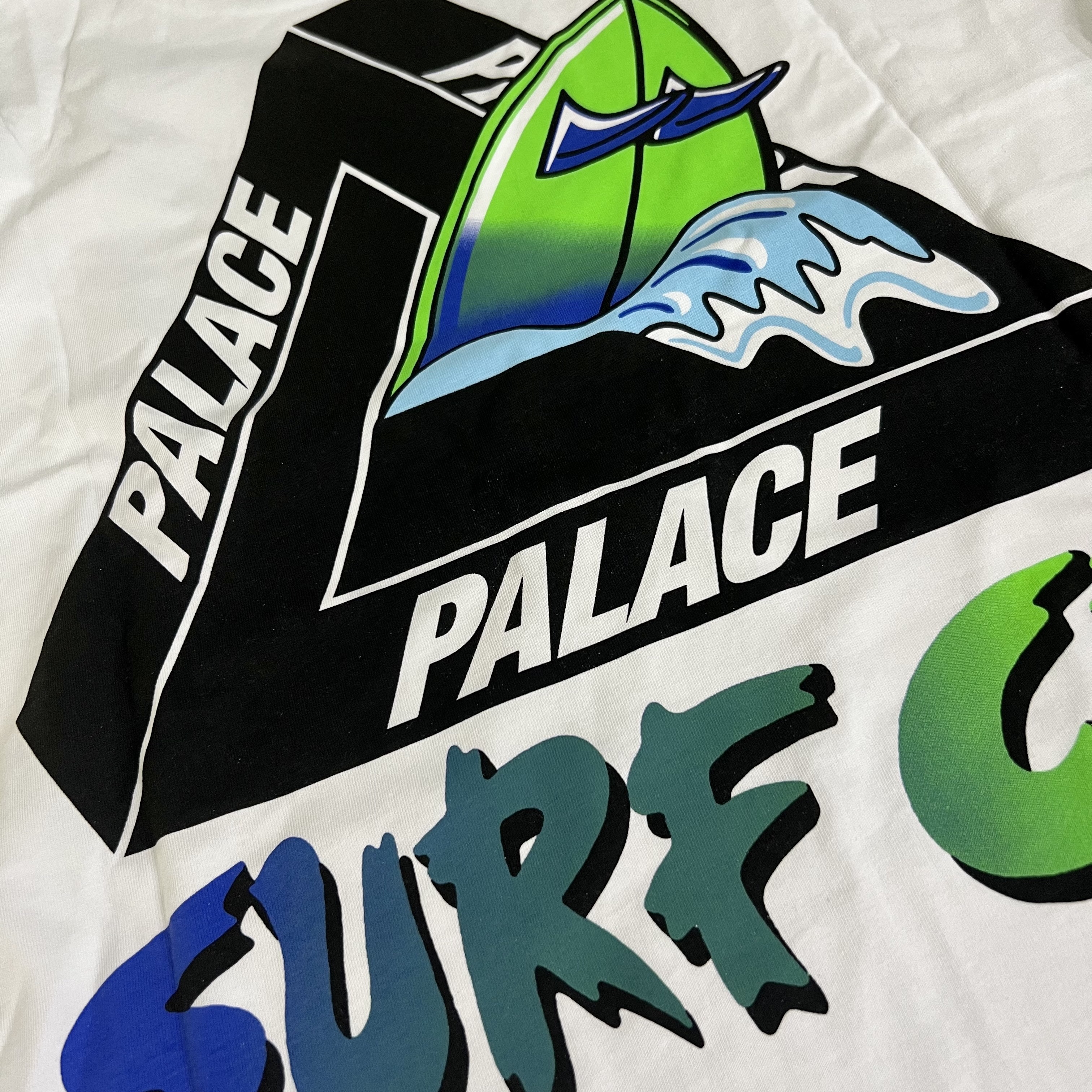 Palace Tri-Surf Co T-Shirt White - 22SS 착용 스타일