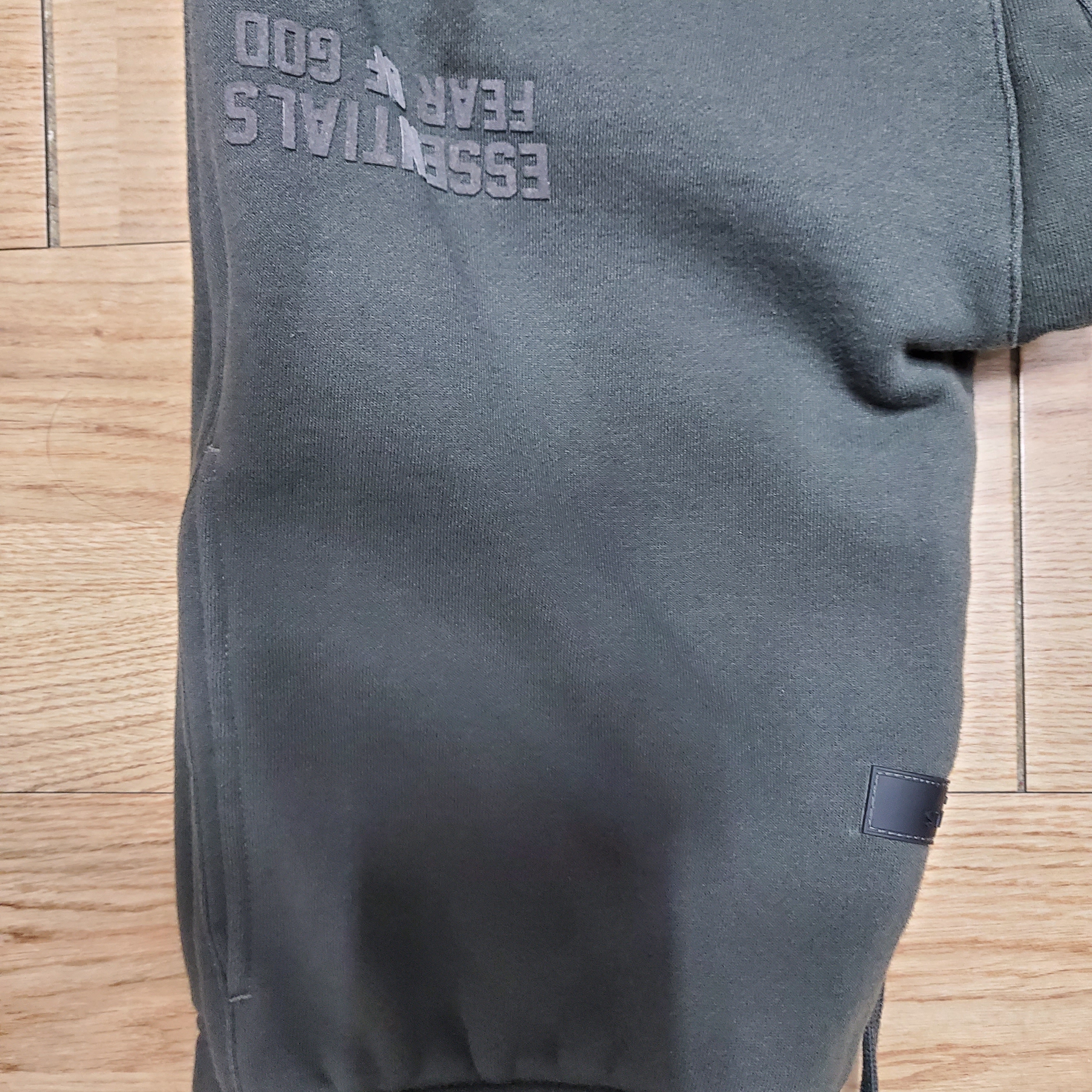 Essentials Sweatpants Off Black - 22FW 착용 스타일