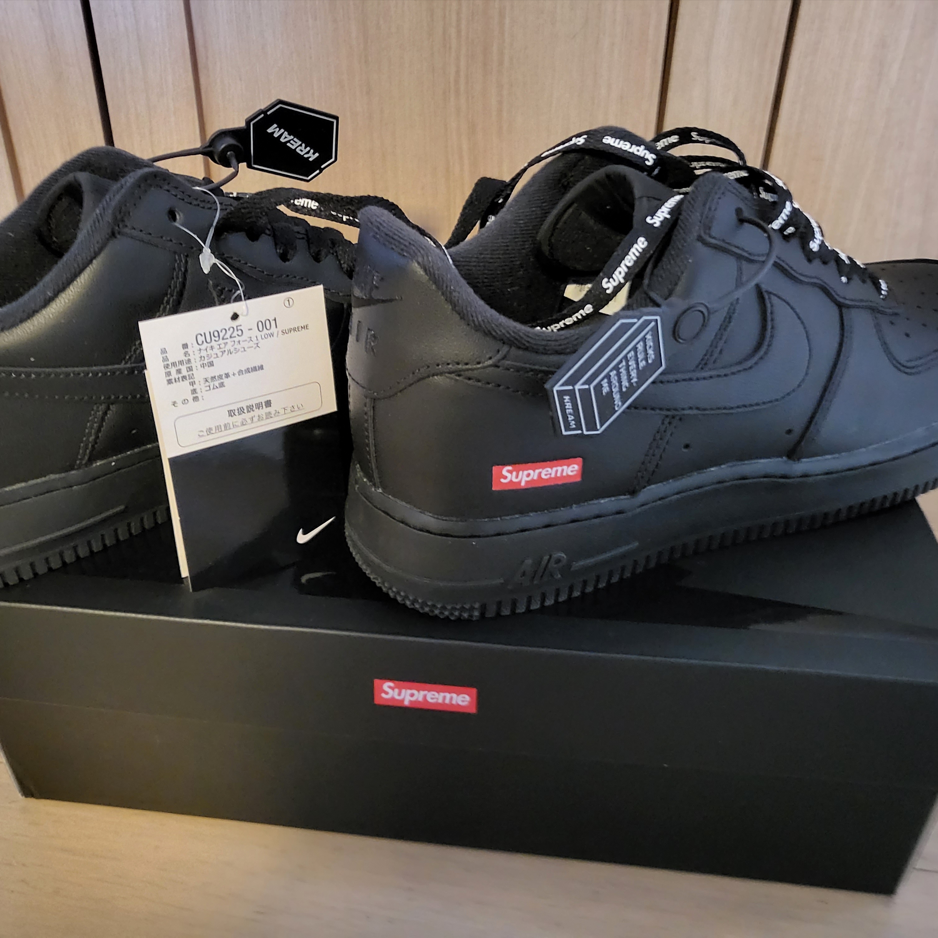 Nike x Supreme Air Force 1 Low Black 착용 스타일 - 1