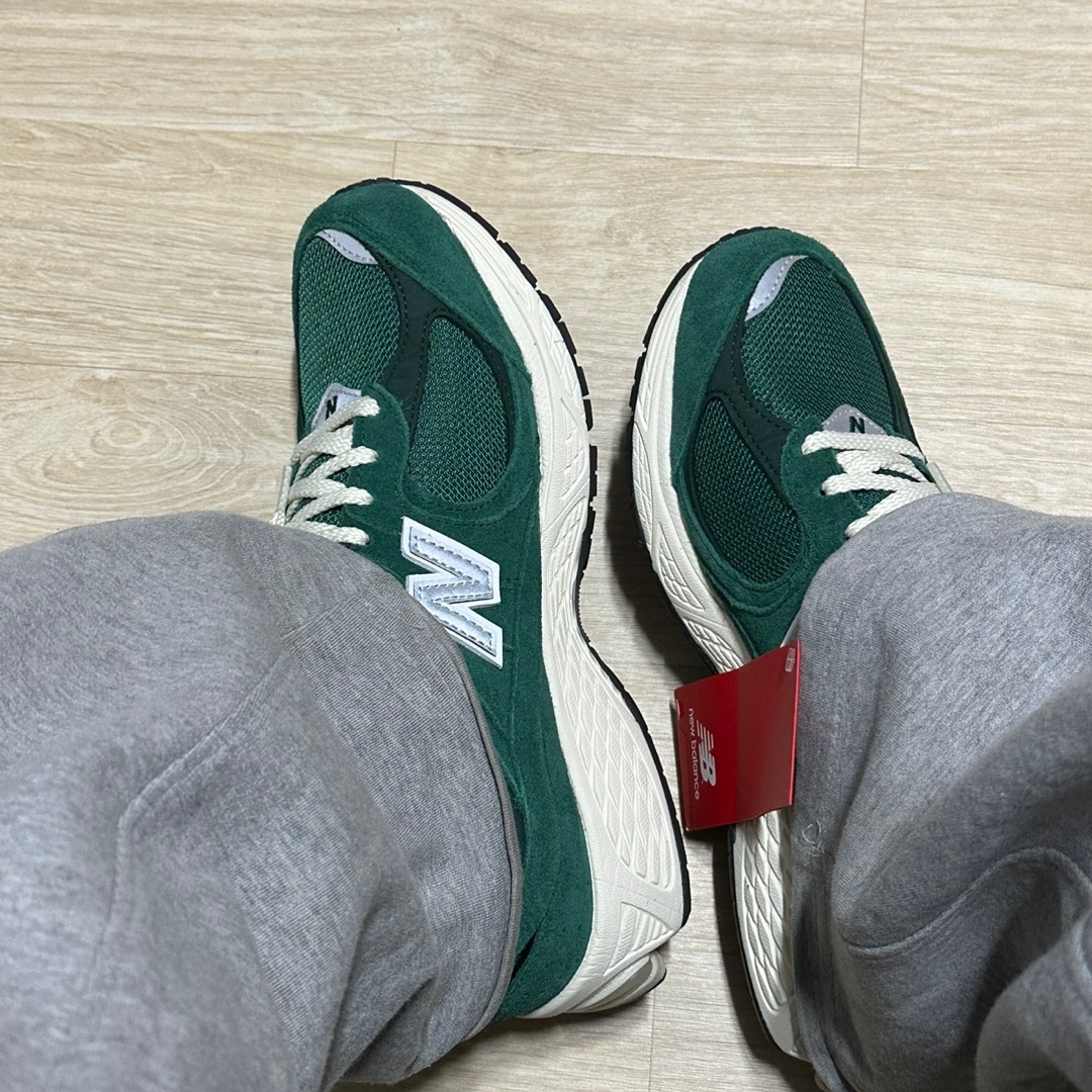 New Balance 2002R Nightwatch Green 착용 스타일