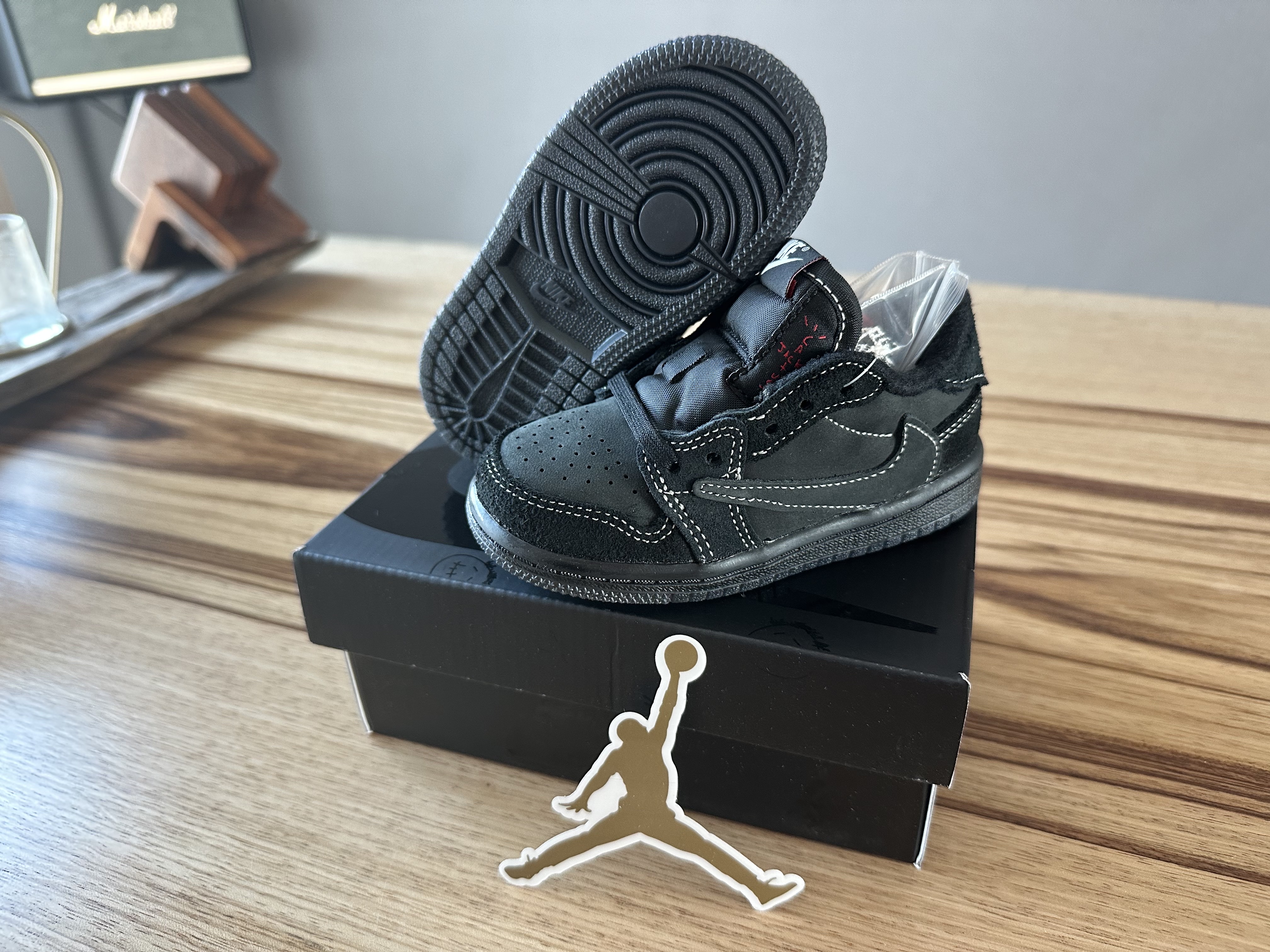 (TD) Jordan 1 x Travis Scott Retro Low OG SP Black Phantom 착용 스타일 - 3