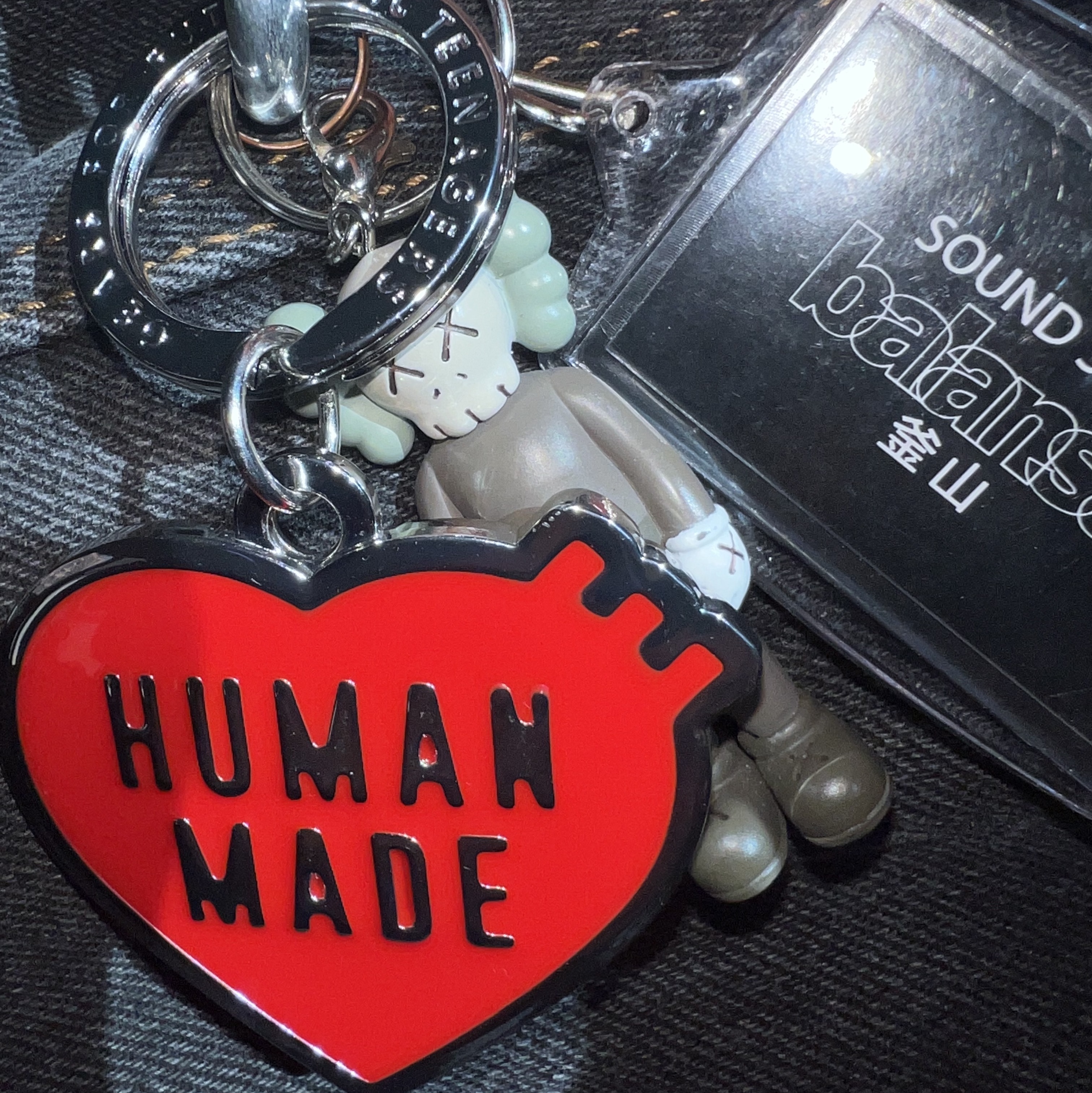 Human Made x Verdy Girls Don't Cry Keyring Red, Kaws Tokyo First Companion Keychain Grey 착용 스타일