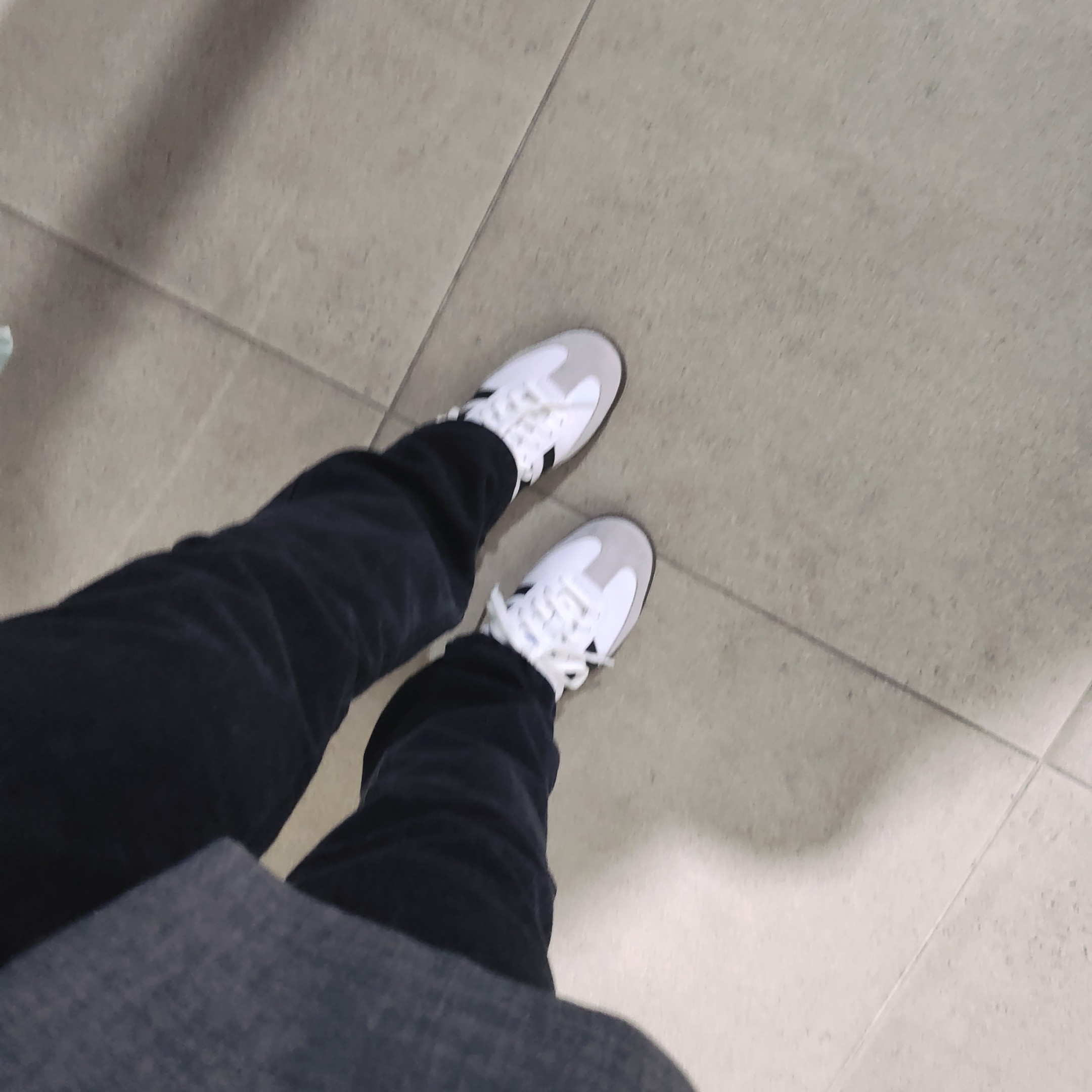 Adidas Samba OG Cloud White 착용 스타일 - 2