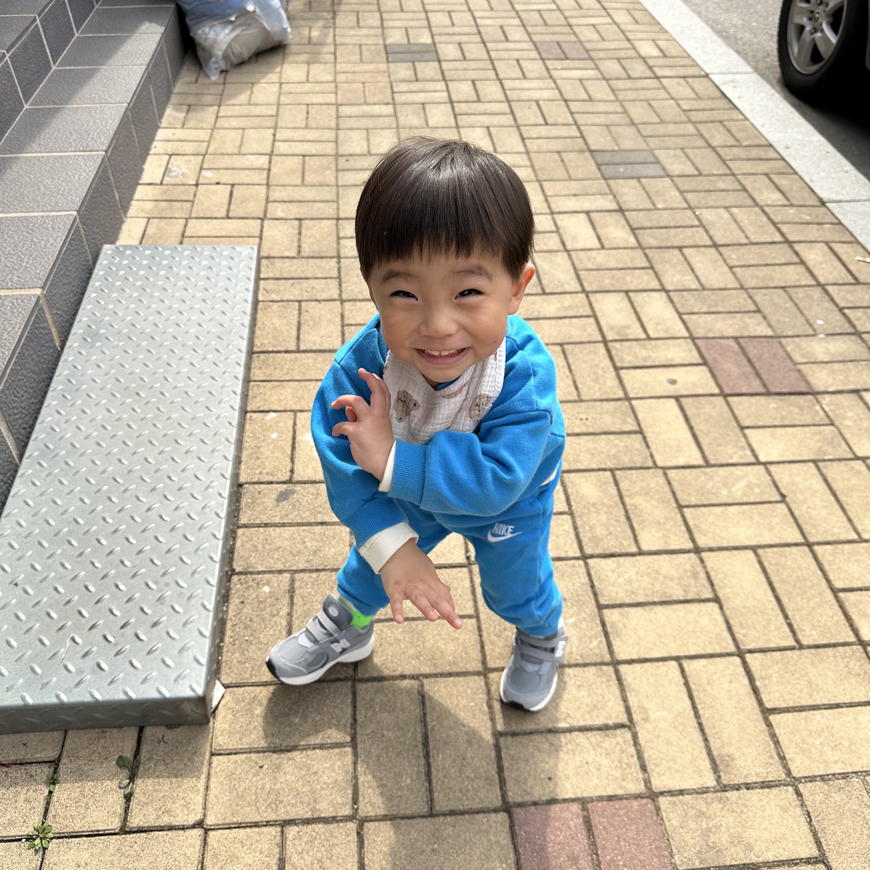 New Balance 2002R Grey 착용 스타일