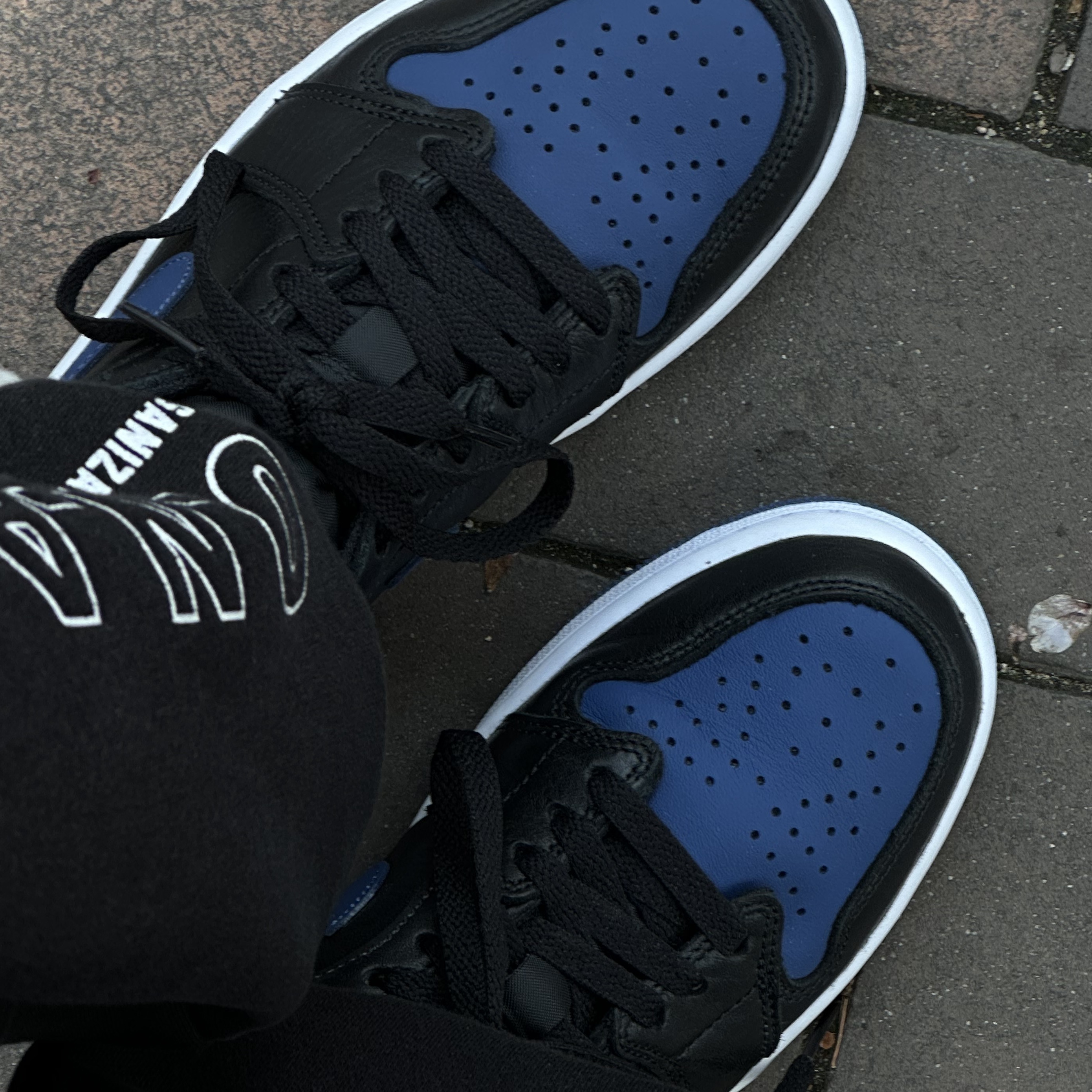 Jordan 1 Retro Low OG Mystic Navy 착용 스타일 - 2