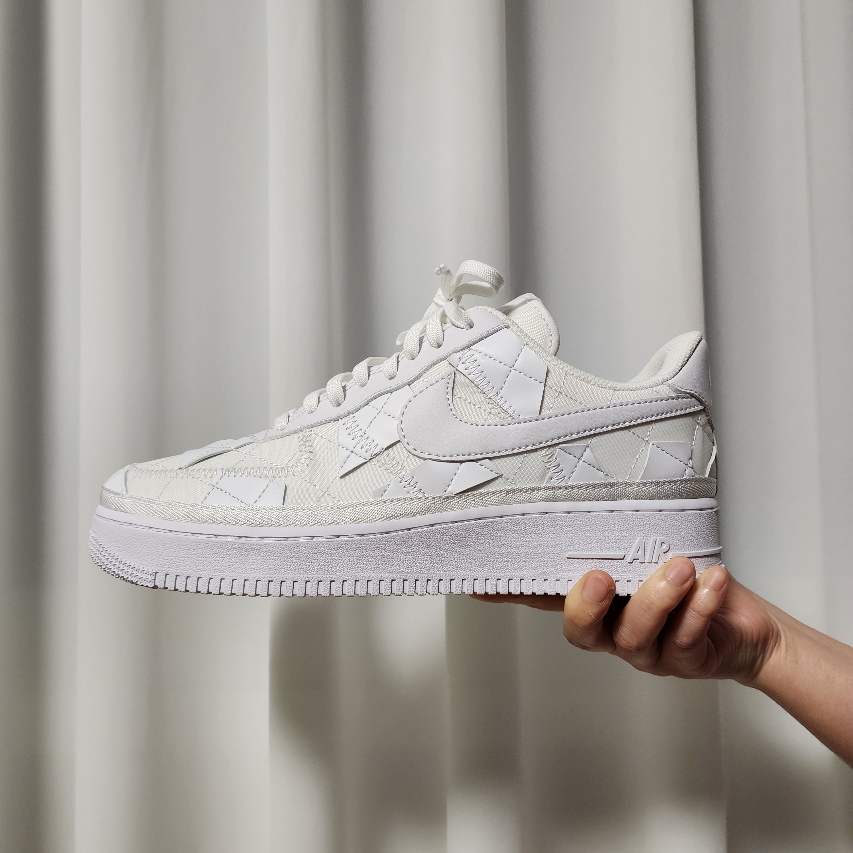 Nike x Billie Eilish Air Force 1 Low SP Triple White 착용 스타일 - 2
