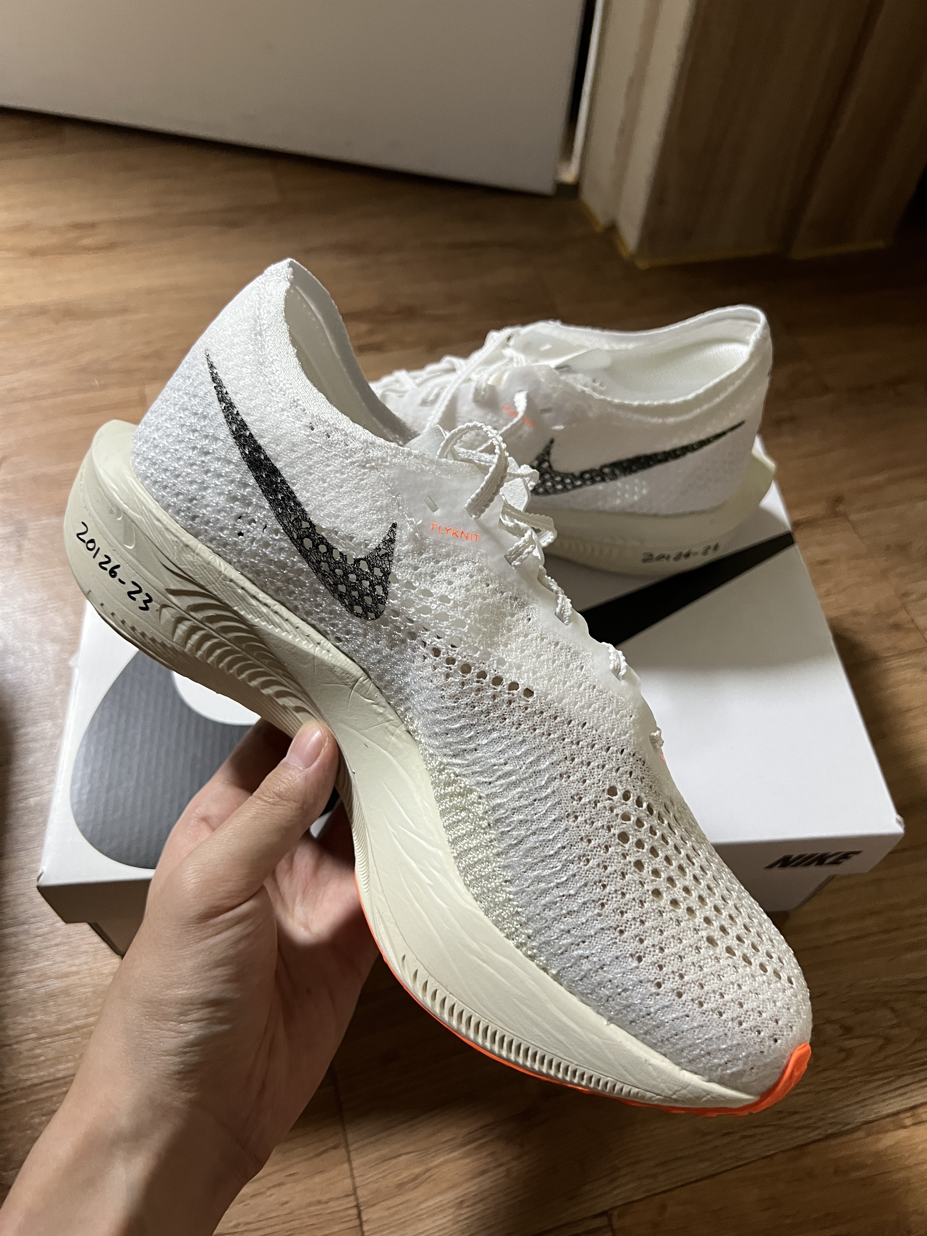Nike ZoomX Vaporfly Next% 3 Prototype White 착용 스타일 - 3