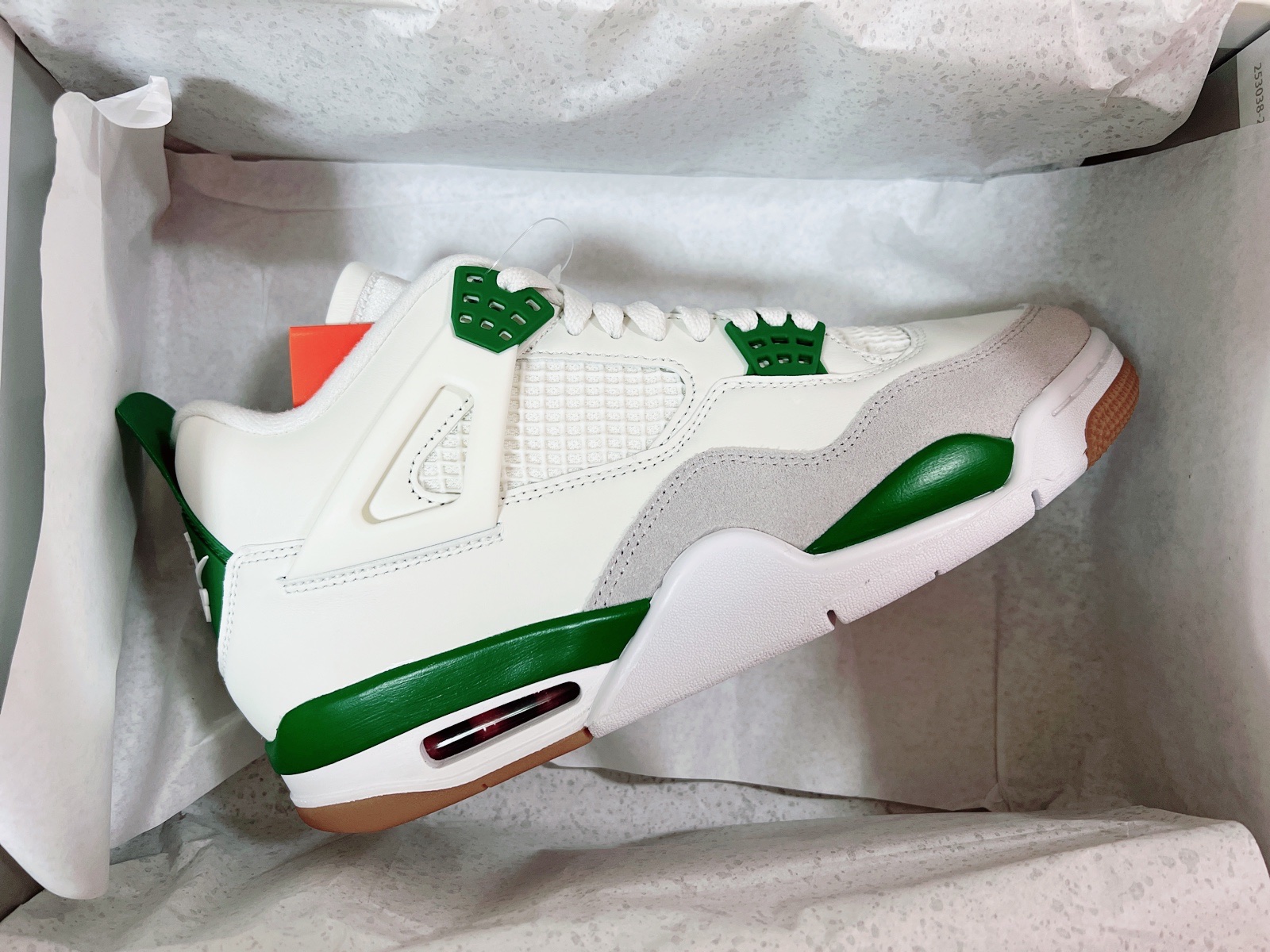 Jordan 4 x Nike SB Retro SP Pine Green 착용 스타일