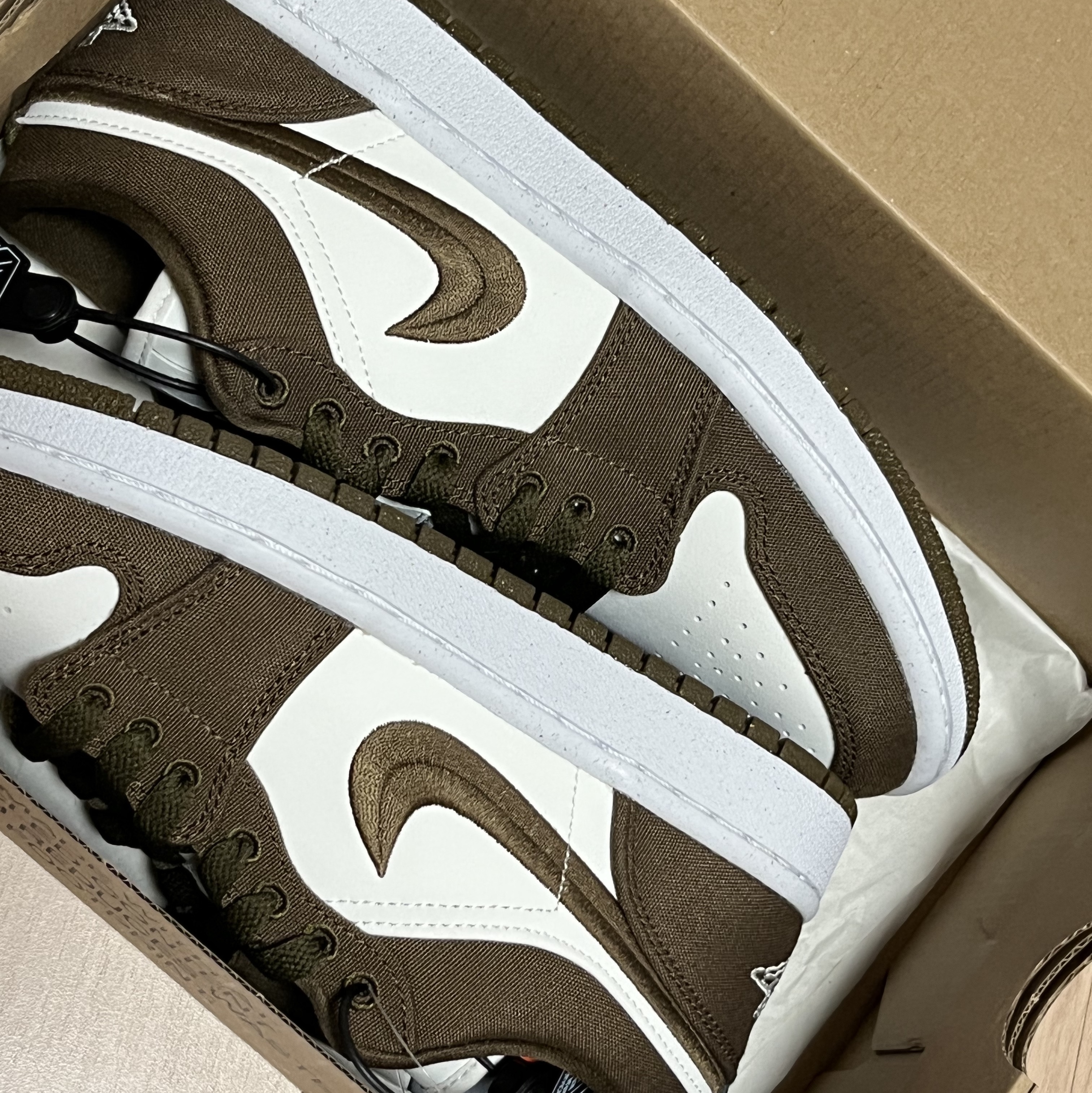 (W) Jordan 1 Low SE Light Olive 착용 스타일