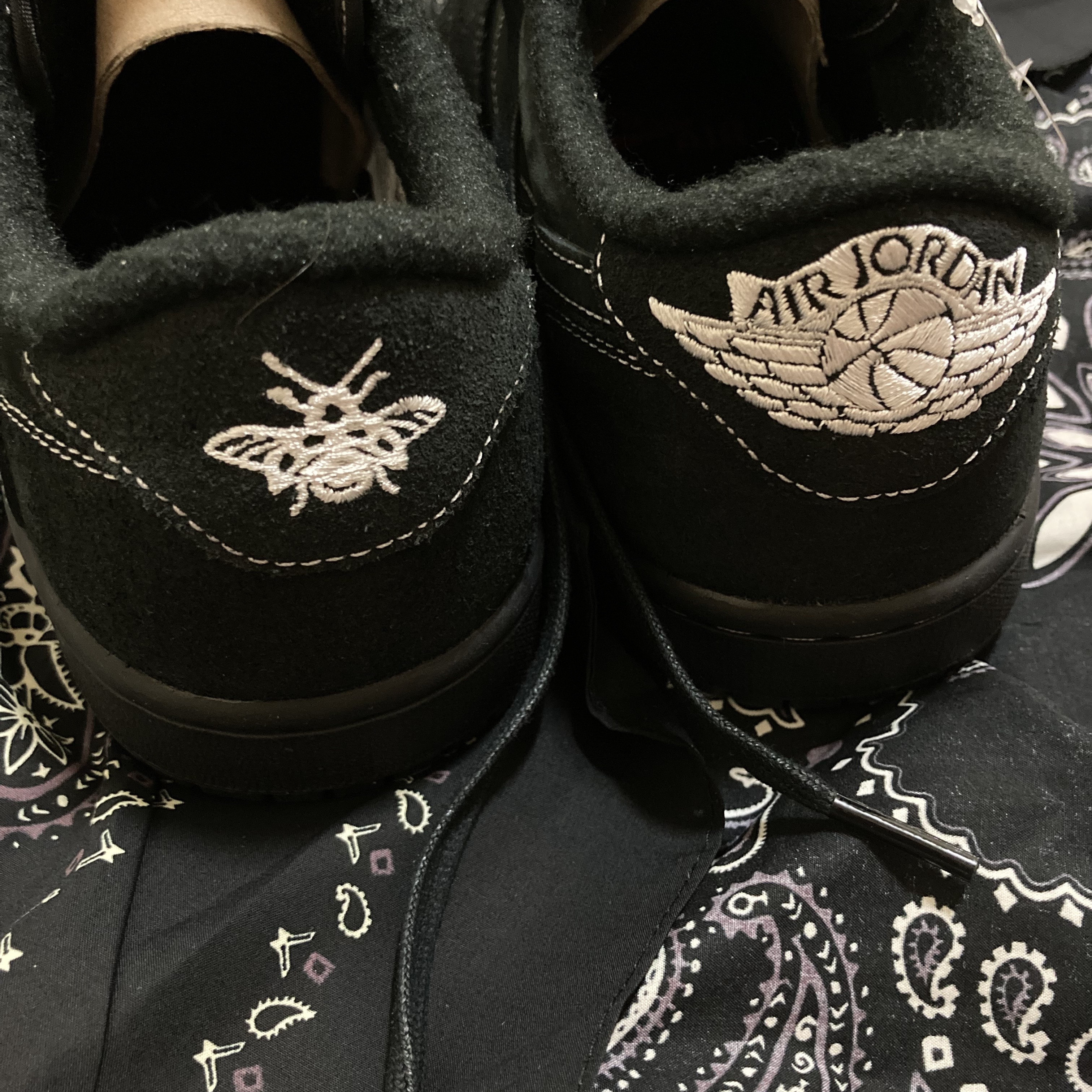 Jordan 1 x Travis Scott Retro Low OG SP Black Phantom 착용 스타일 - 3