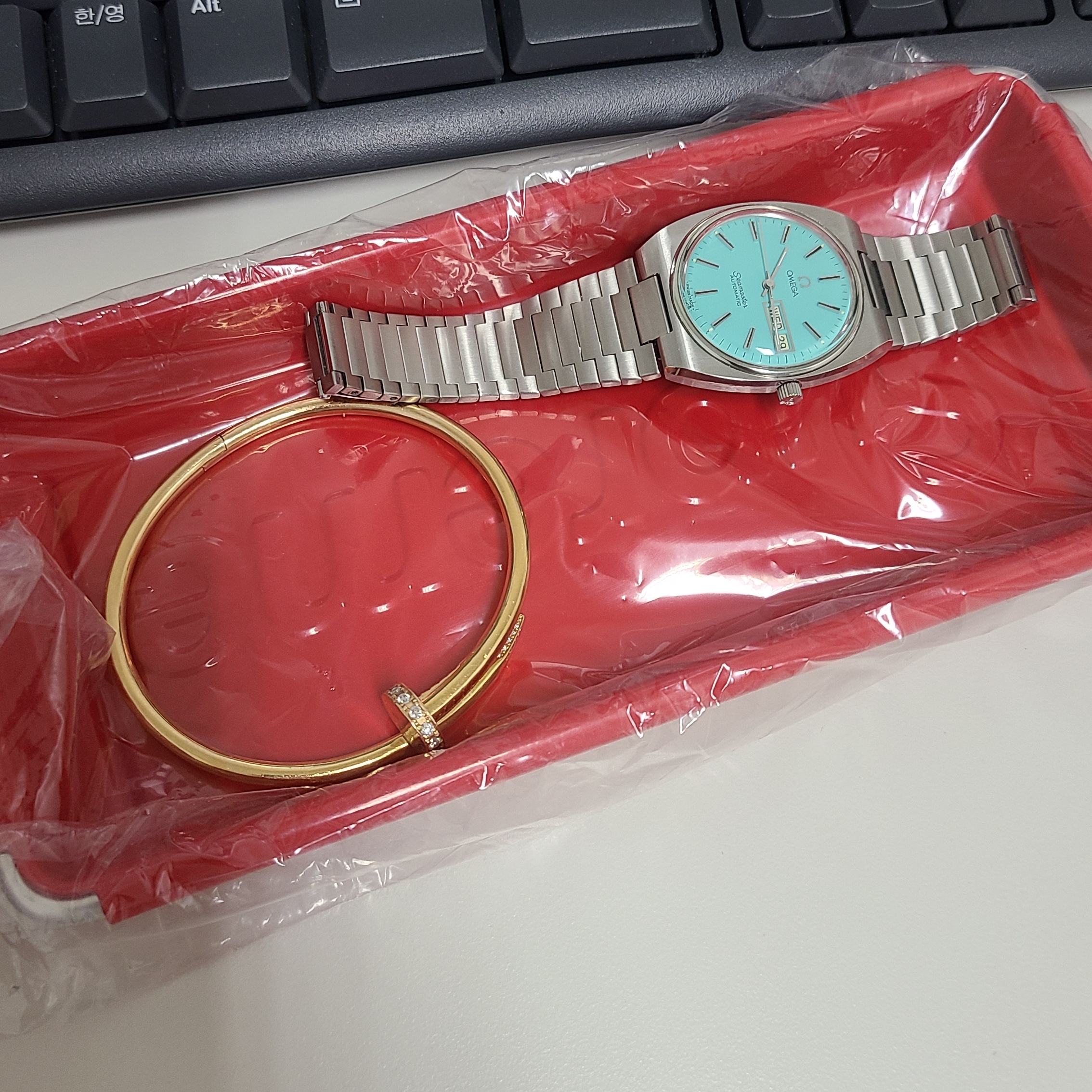 Supreme x Dulton Tray Red - 23SS 착용 스타일