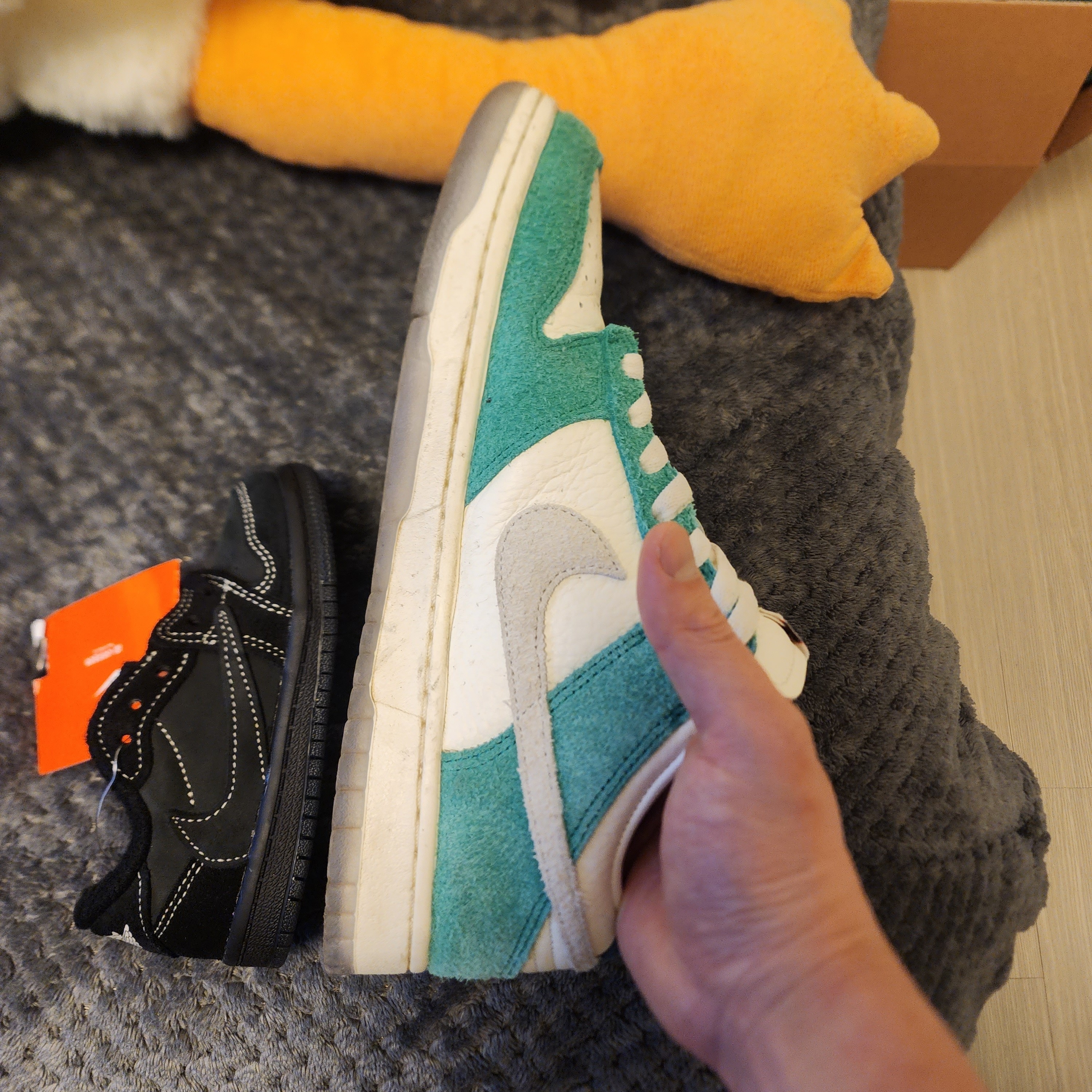 (TD) Jordan 1 x Travis Scott Retro Low OG SP Black Phantom 착용 스타일 - 5