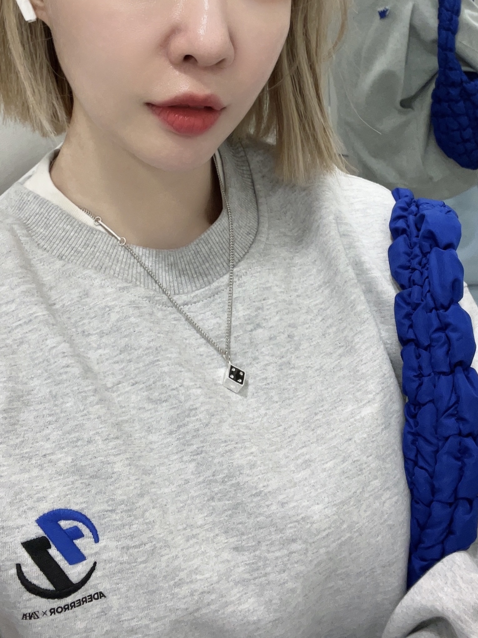 Zara x Ader Error Oversize Sweatshirt Grey, COS Quilted Mini Bag Blue 착용 스타일