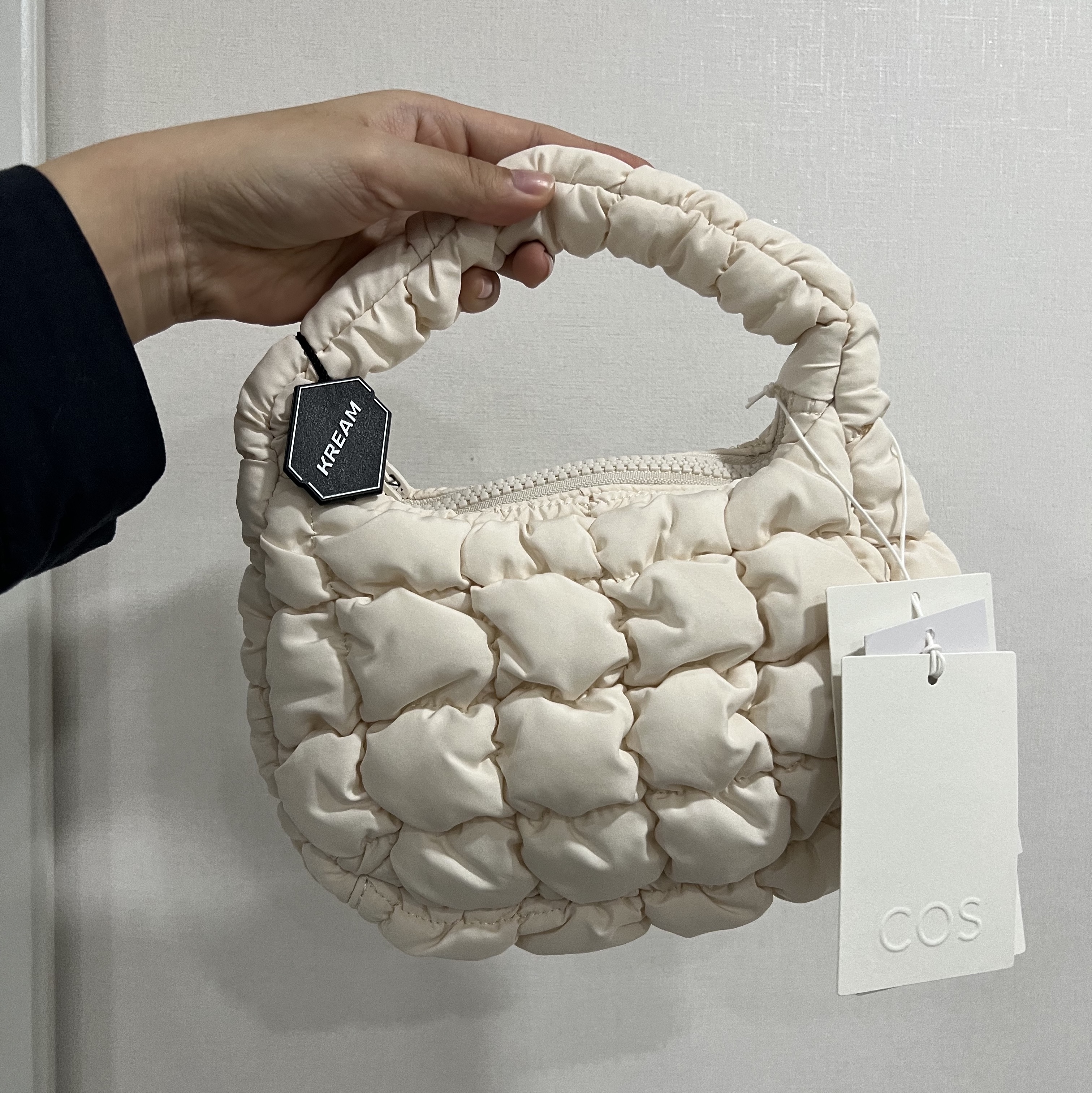 COS Quilted Micro Bag Off White 착용 스타일