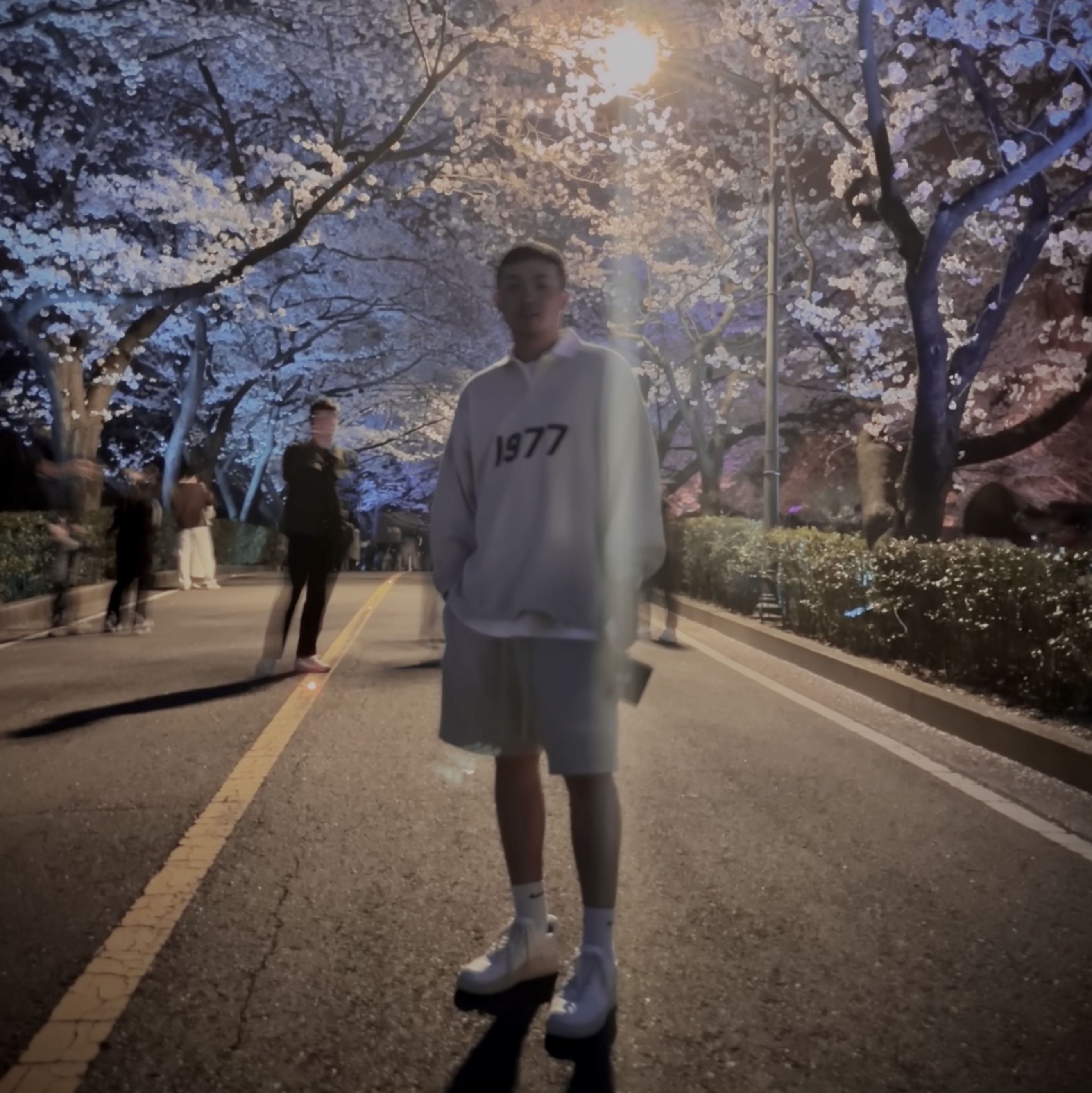 Nike Air Force 1 '07 LV8 Timeless Classic, Supreme Hanes Tagless T-Shirt White (3 Pack) 착용 스타일